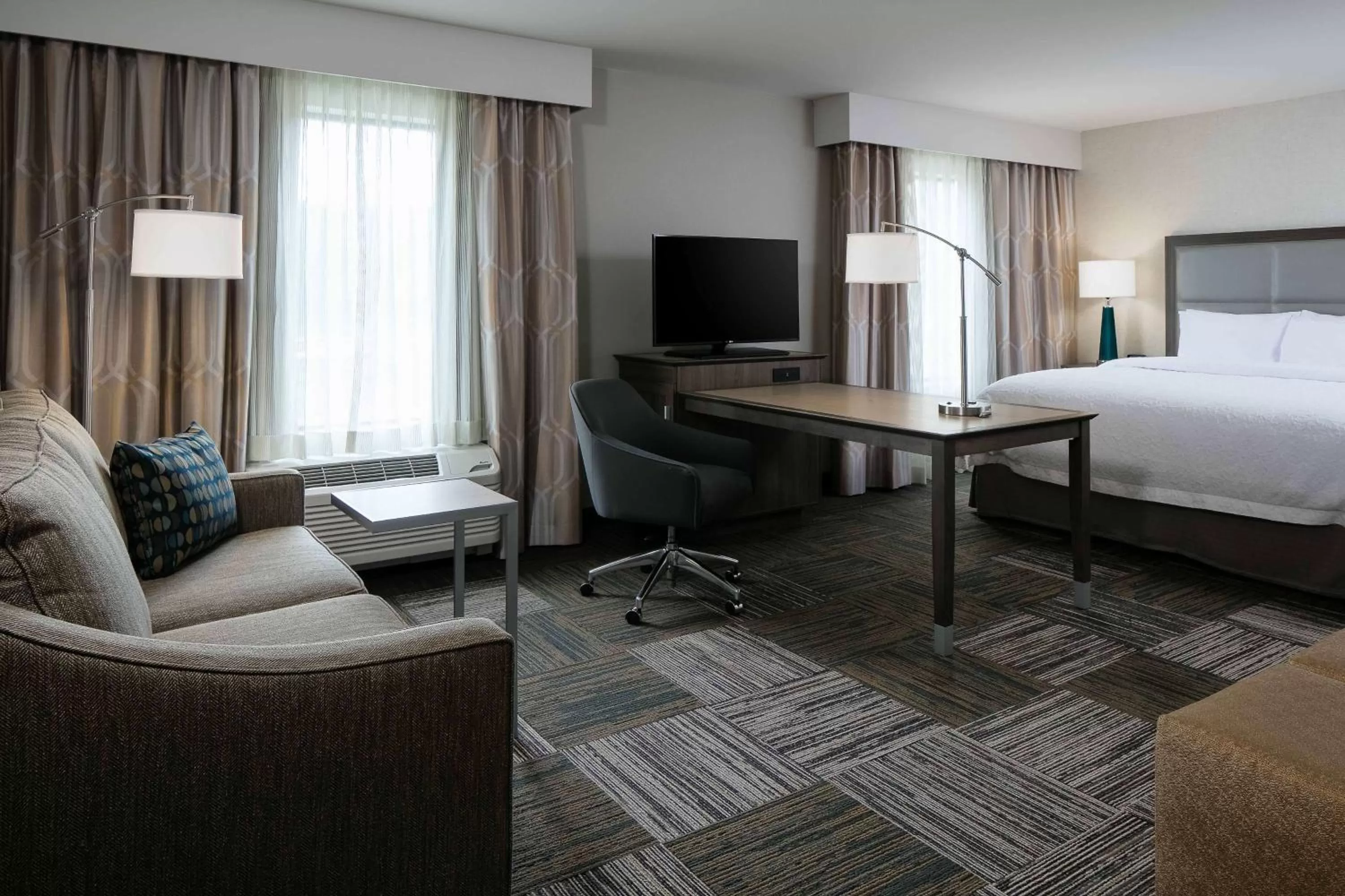 Bed in Hampton Inn & Suites-Hudson Wisconsin