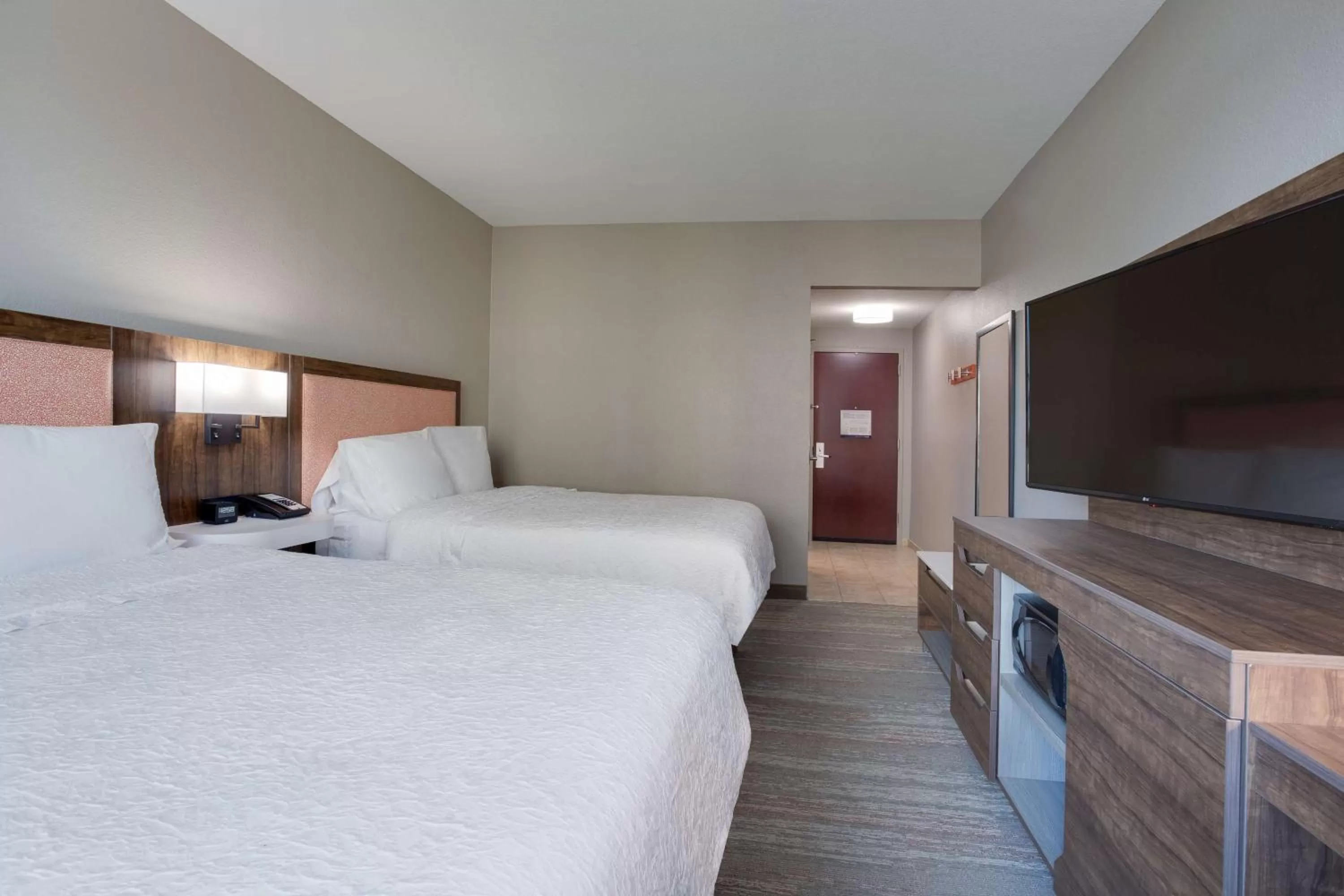 Bed in Hampton Inn & Suites Fort Lauderdale - Miramar