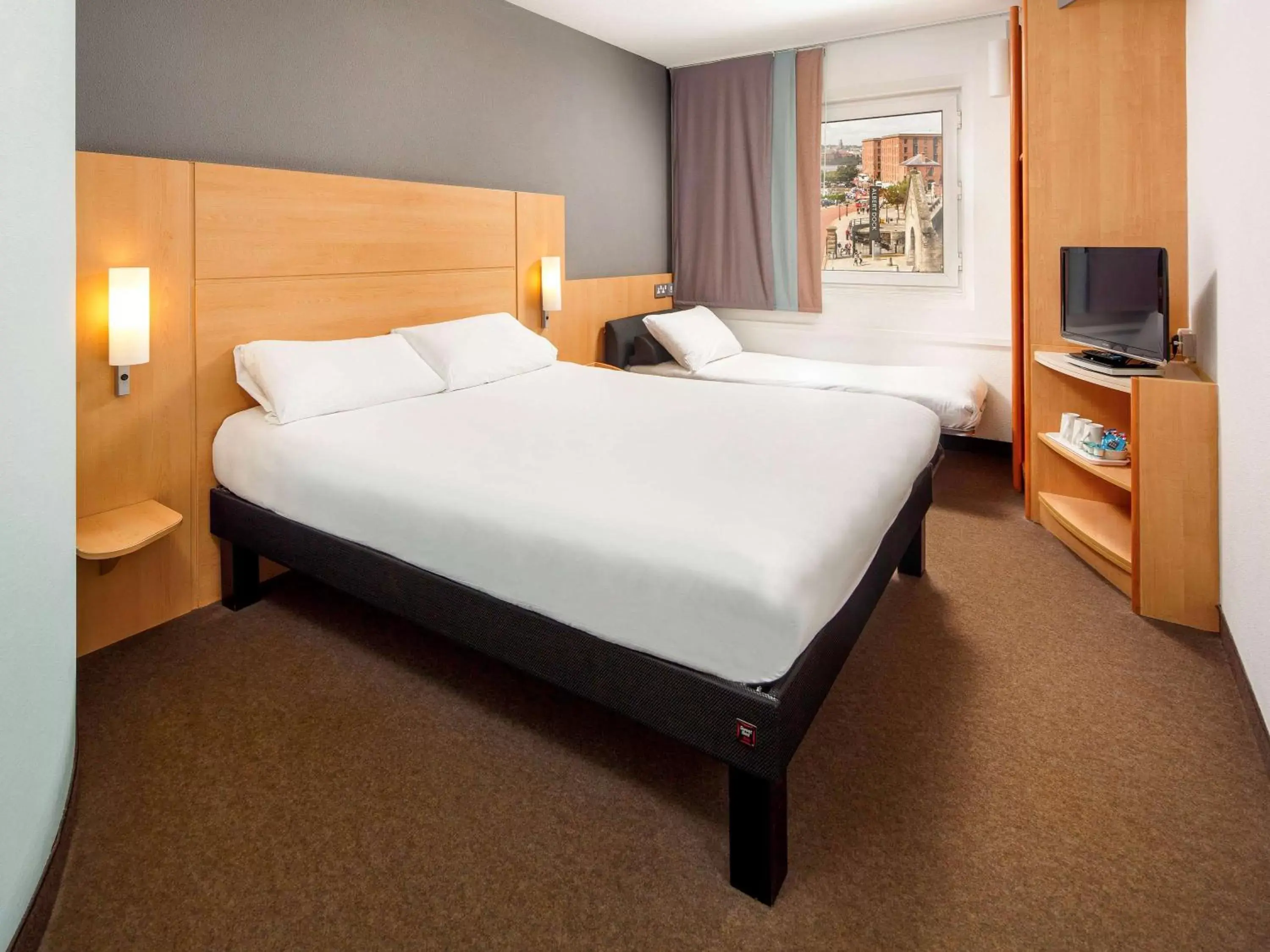 Photo of the whole room, Bed in ibis Liverpool Centre Albert Dock – Liverpool One