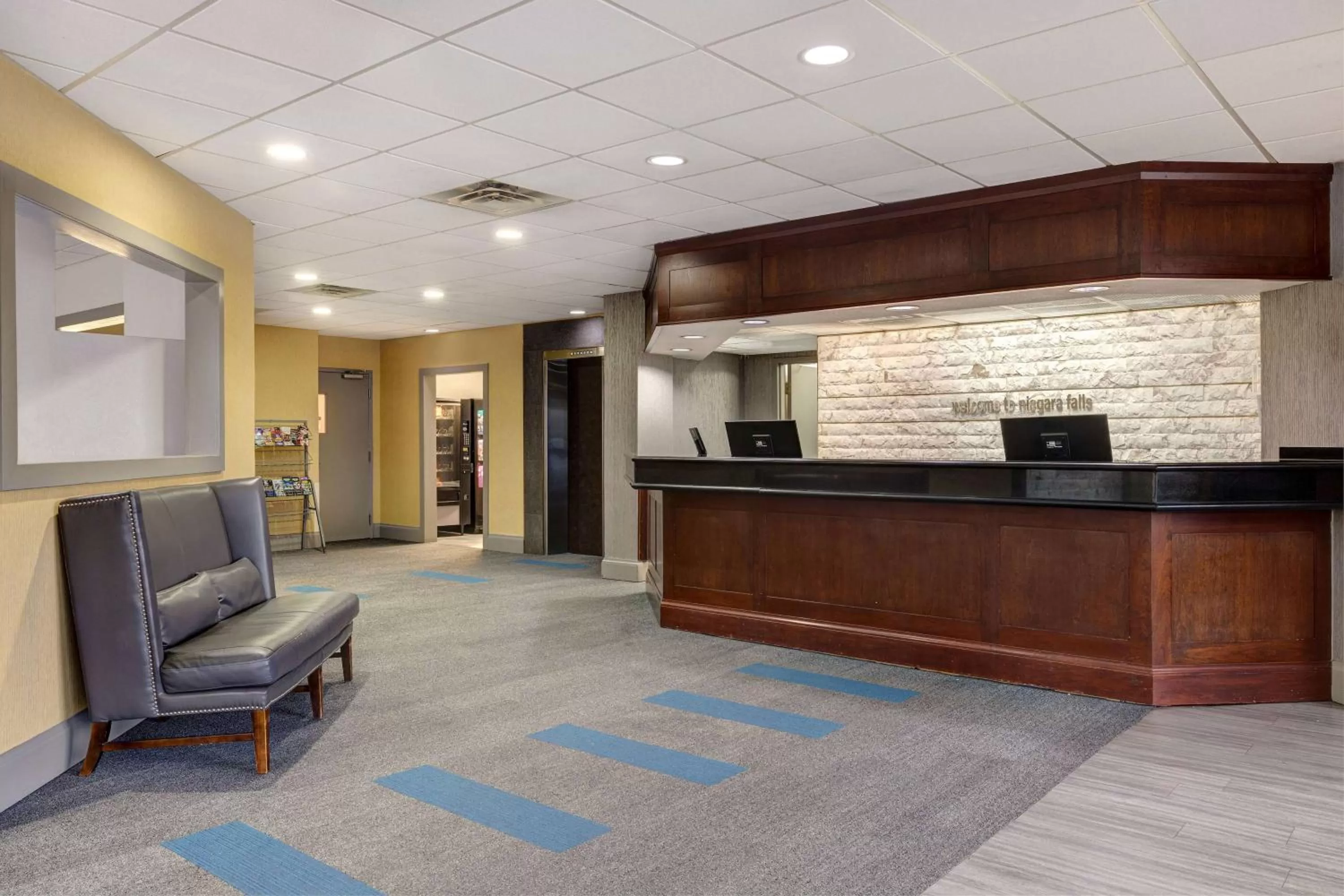 Lobby or reception in Days Inn by Wyndham Niagara Falls Near The Falls