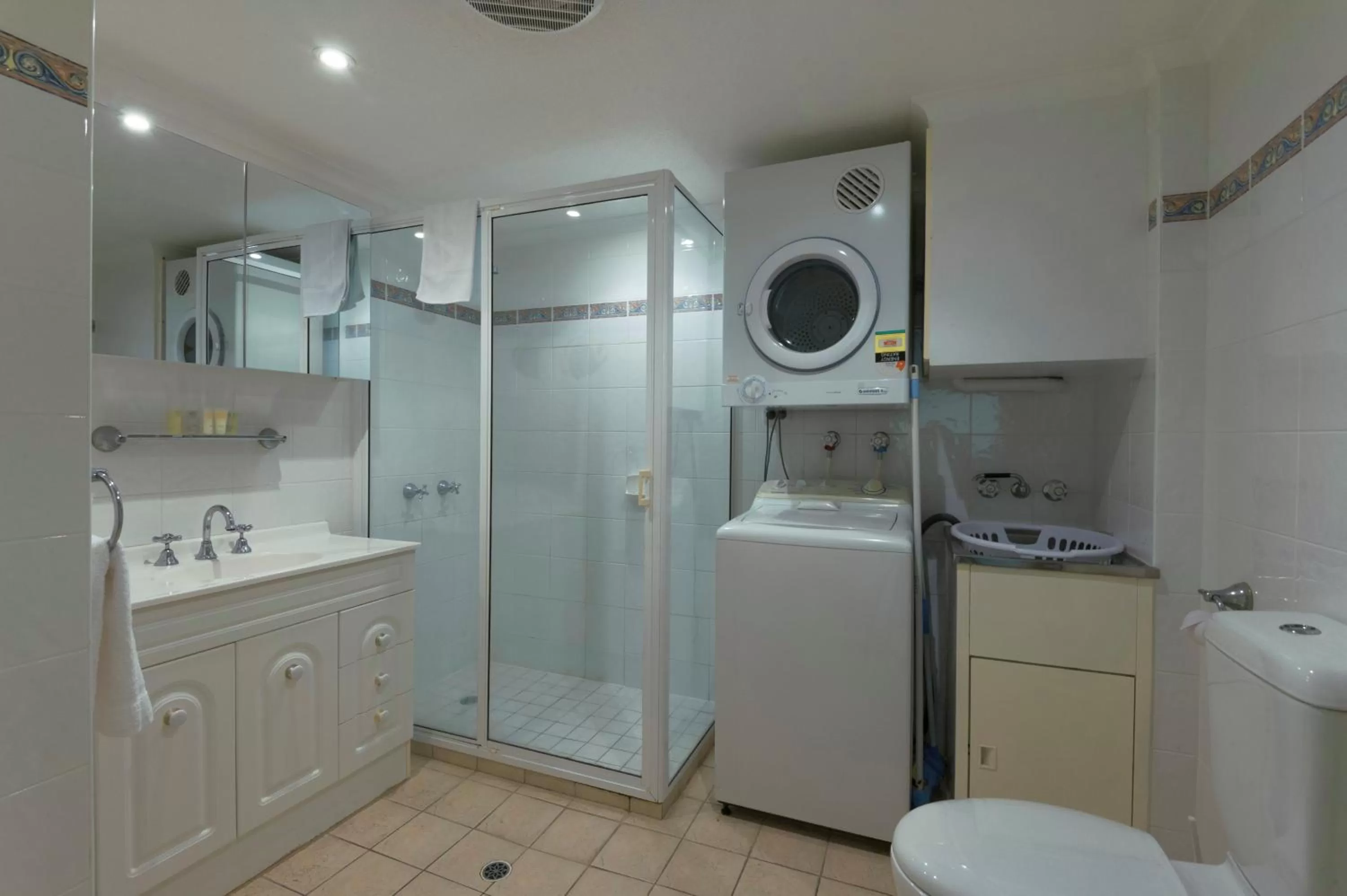 Bathroom in Garrick House