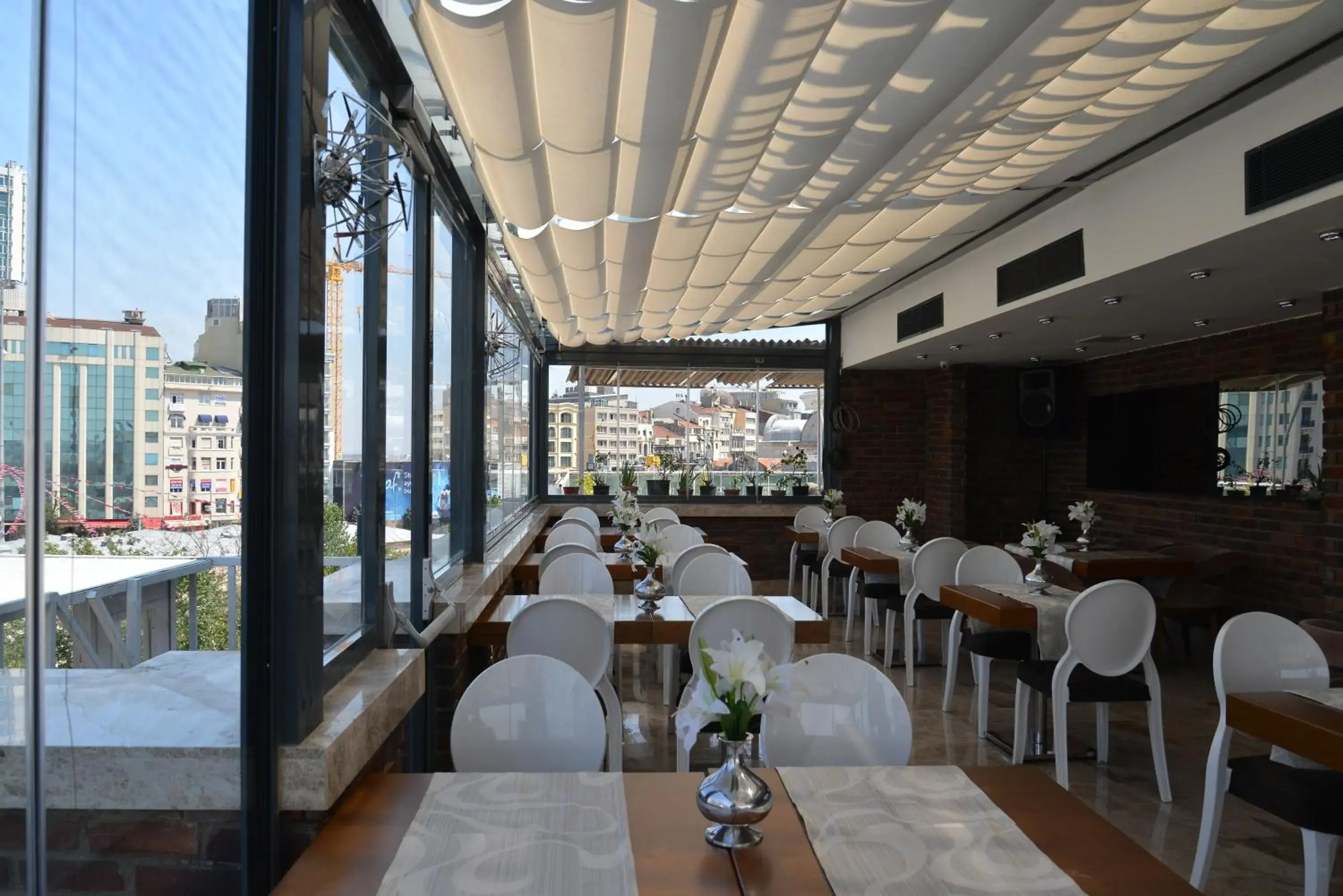 Shower, Restaurant/Places to Eat in Taksim Line Hotel