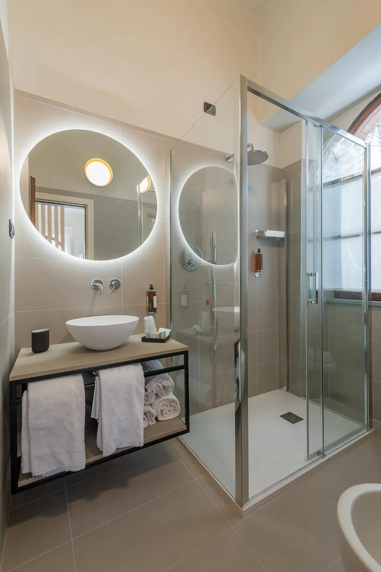 Shower, Bathroom in Hotel Gattapone