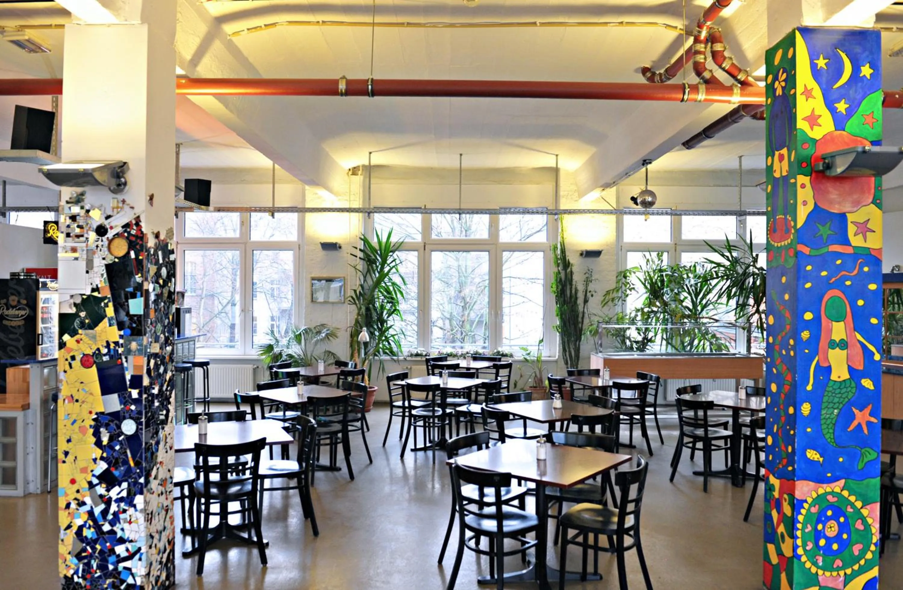 Restaurant/places to eat in Hotel Transit Loft