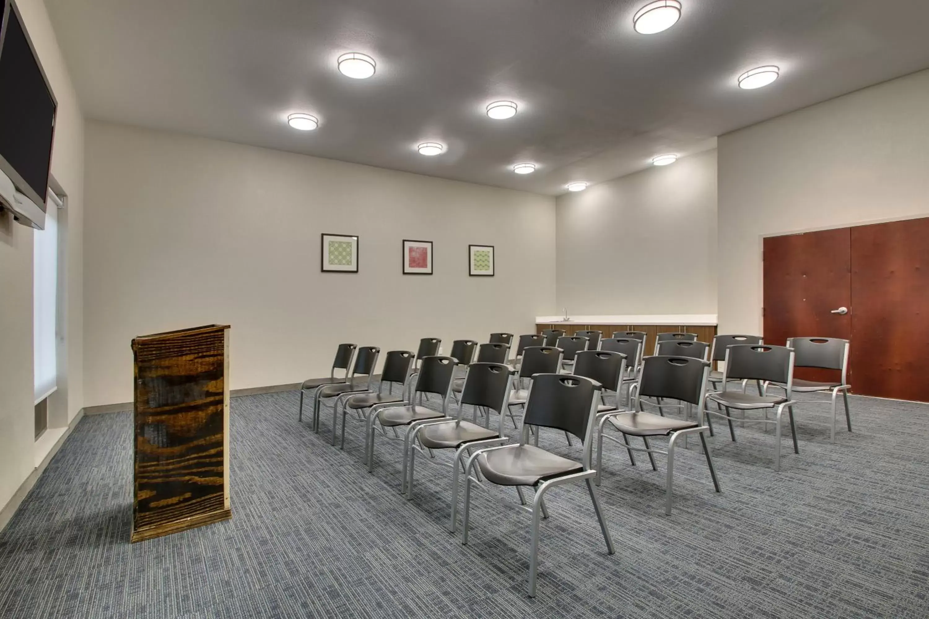 Meeting/conference room in Holiday Inn Express & Suites Laurel, an IHG Hotel