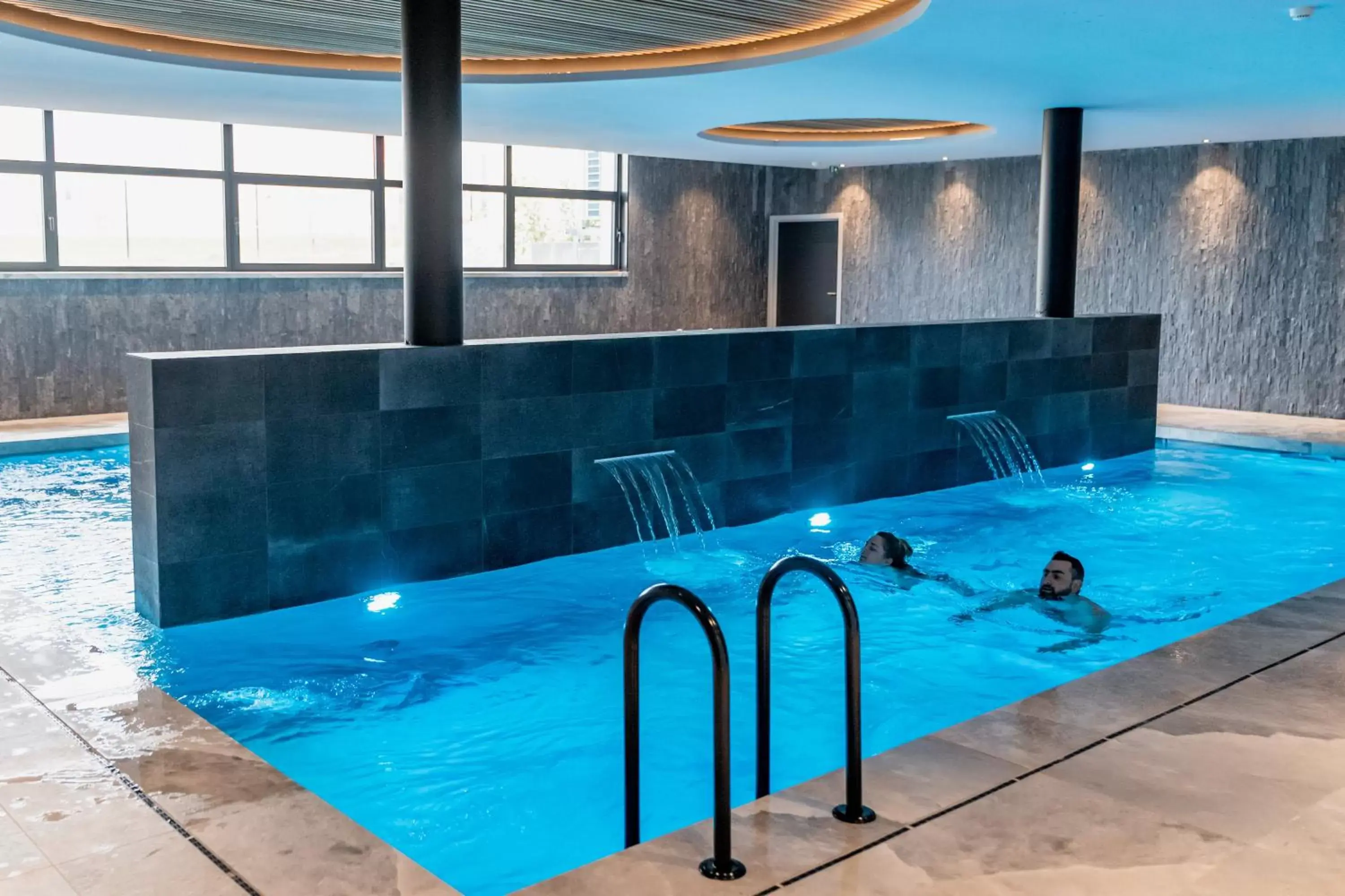 Swimming Pool in Van der Valk Hotel Mons Congres