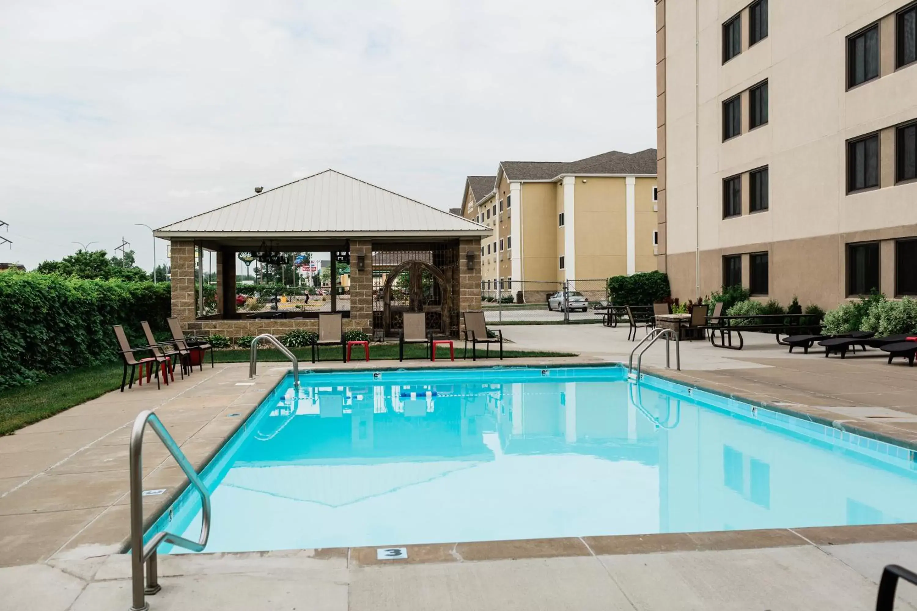 Swimming Pool in EverSpring Inn & Suites