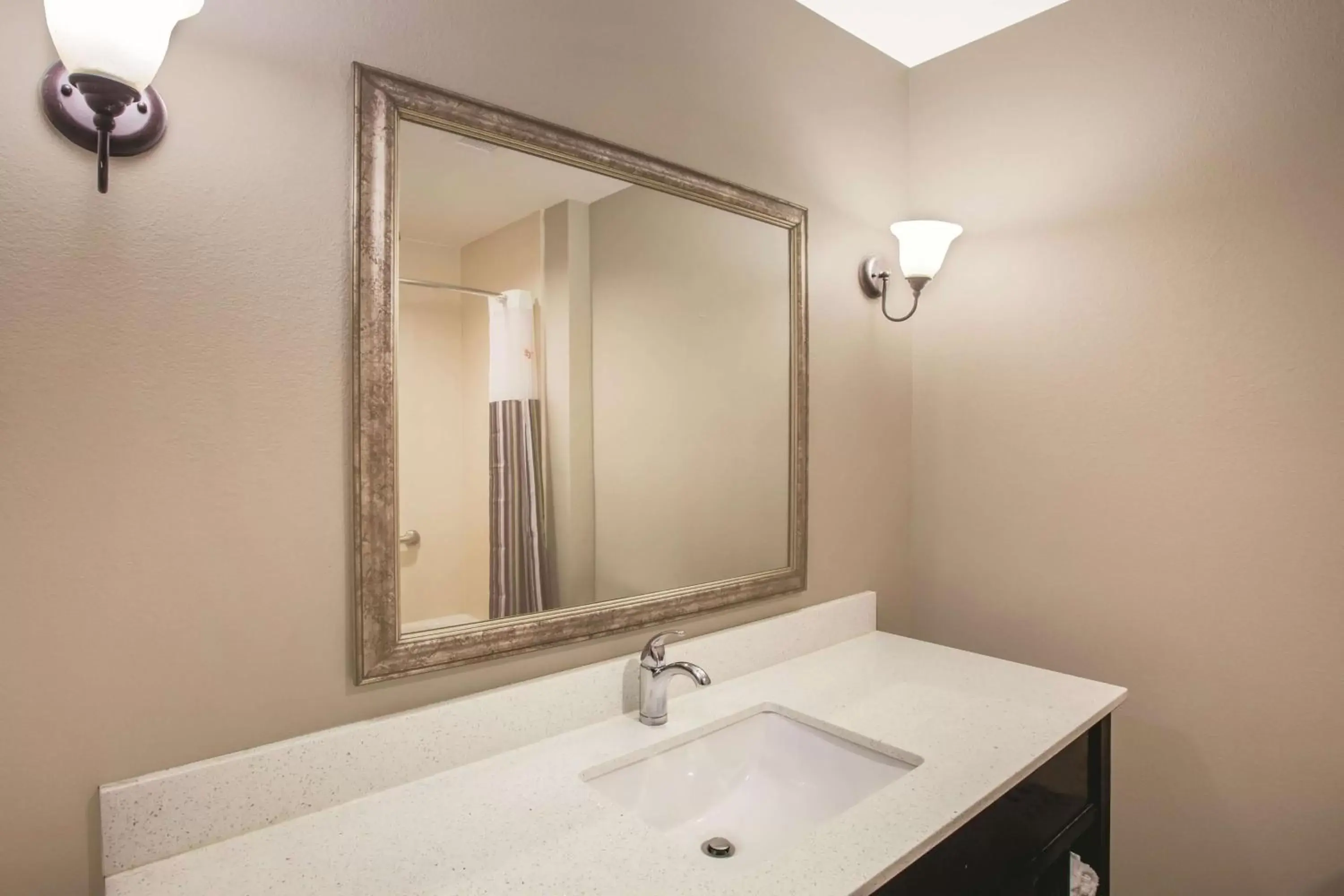 Photo of the whole room, Bathroom in La Quinta by Wyndham Baton Rouge Denham Springs