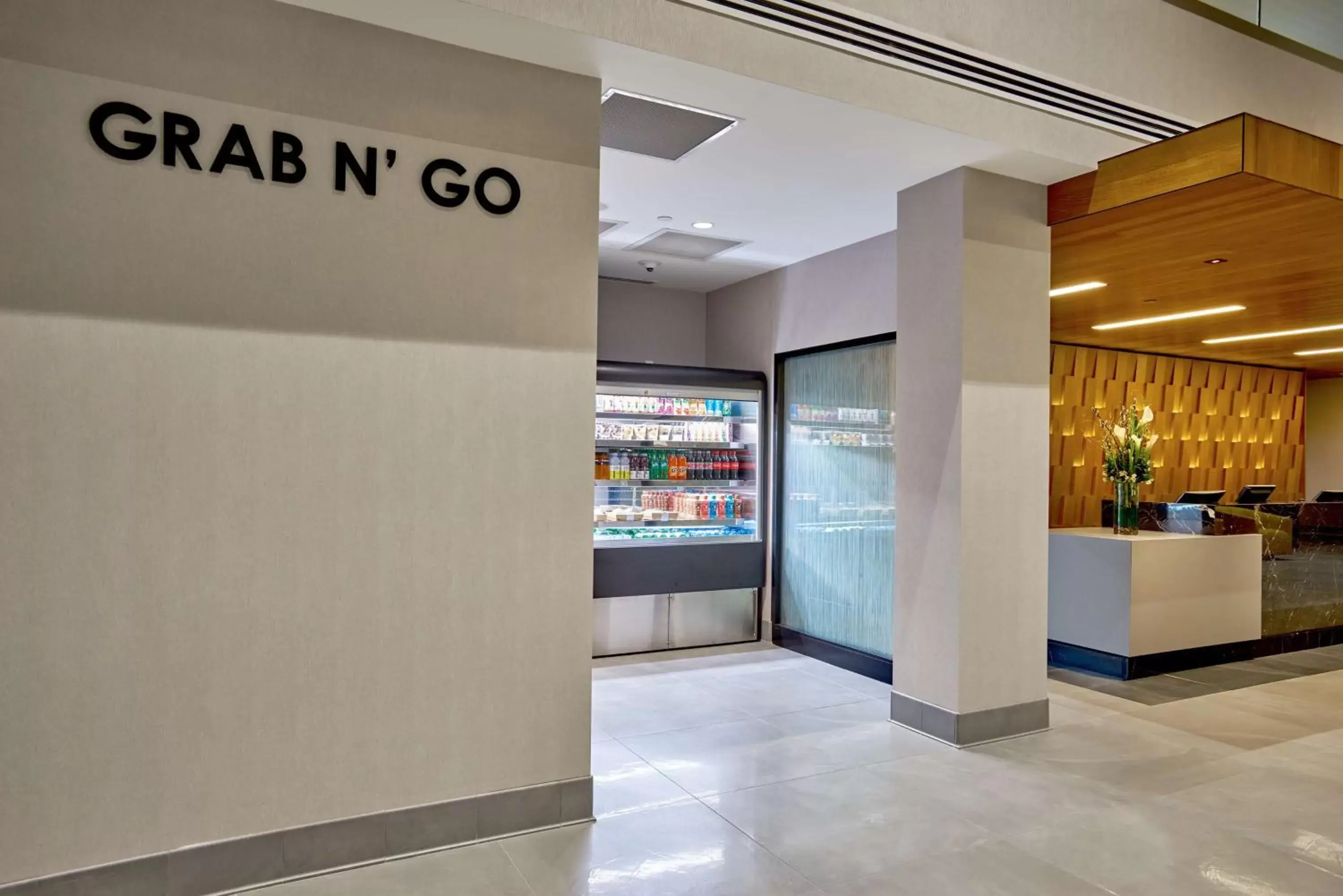 Restaurant/places to eat in Hilton Des Moines Downtown Restaurant/places to eat in Hilton Des Moines Downtown