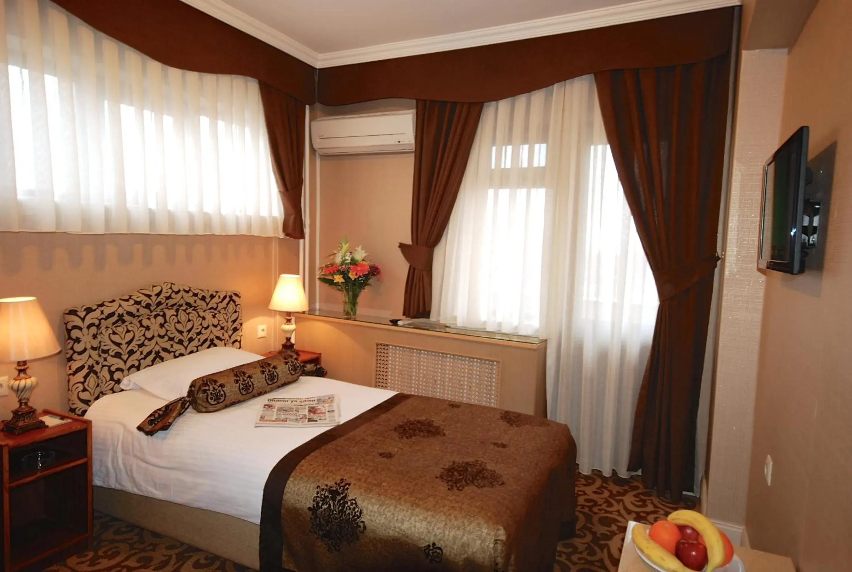 Photo of the whole room, Bed in Hotel Mithat Photo of the whole room, Bed in Hotel Mithat
