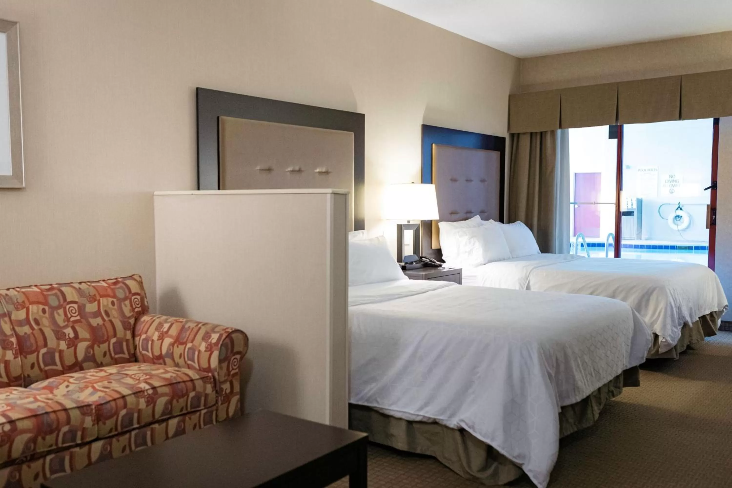 Photo of the whole room, Bed in Holiday Inn Express & Suites - Olathe North by IHG