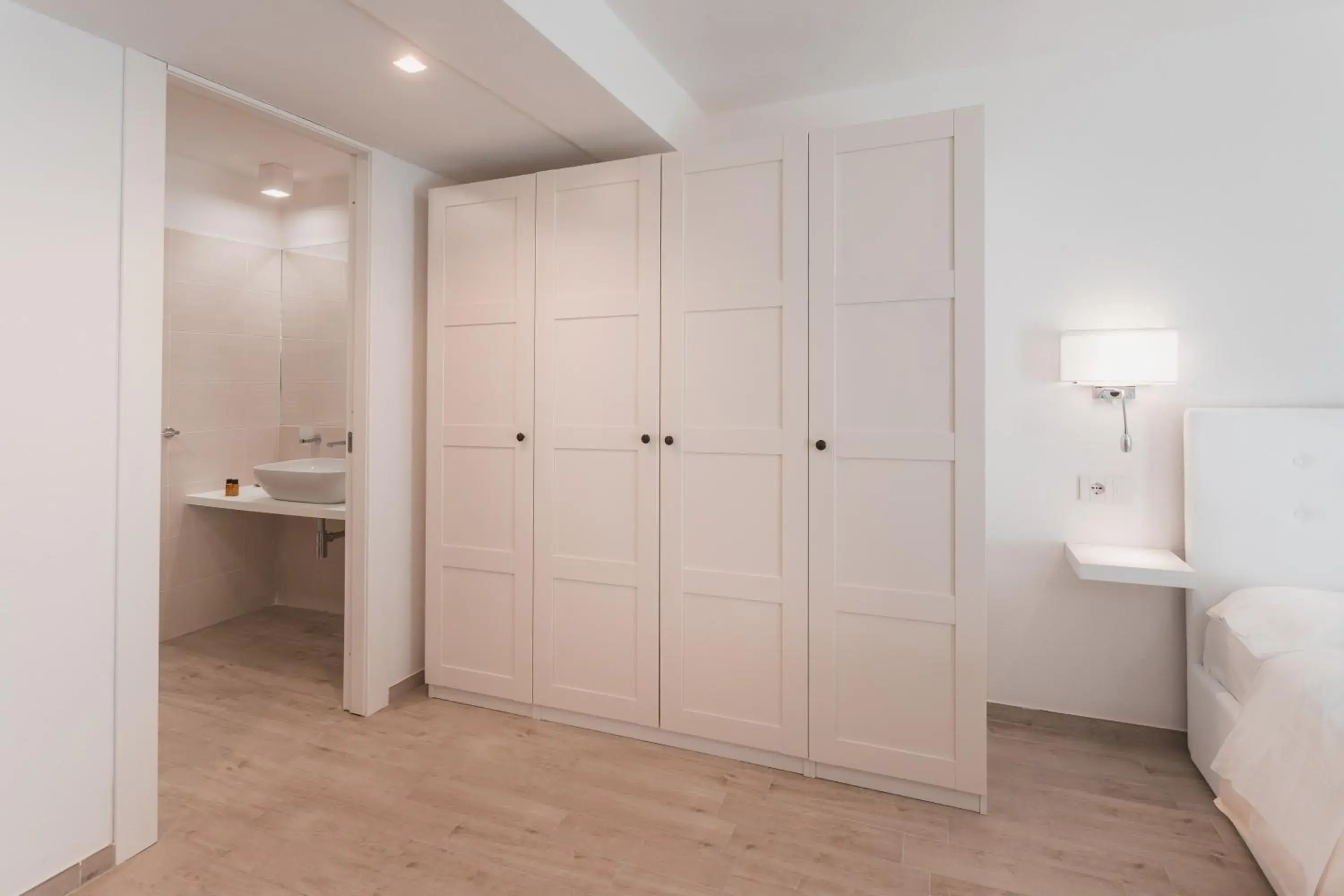 wardrobe, Bathroom in Hotel Fiore Di Maggio