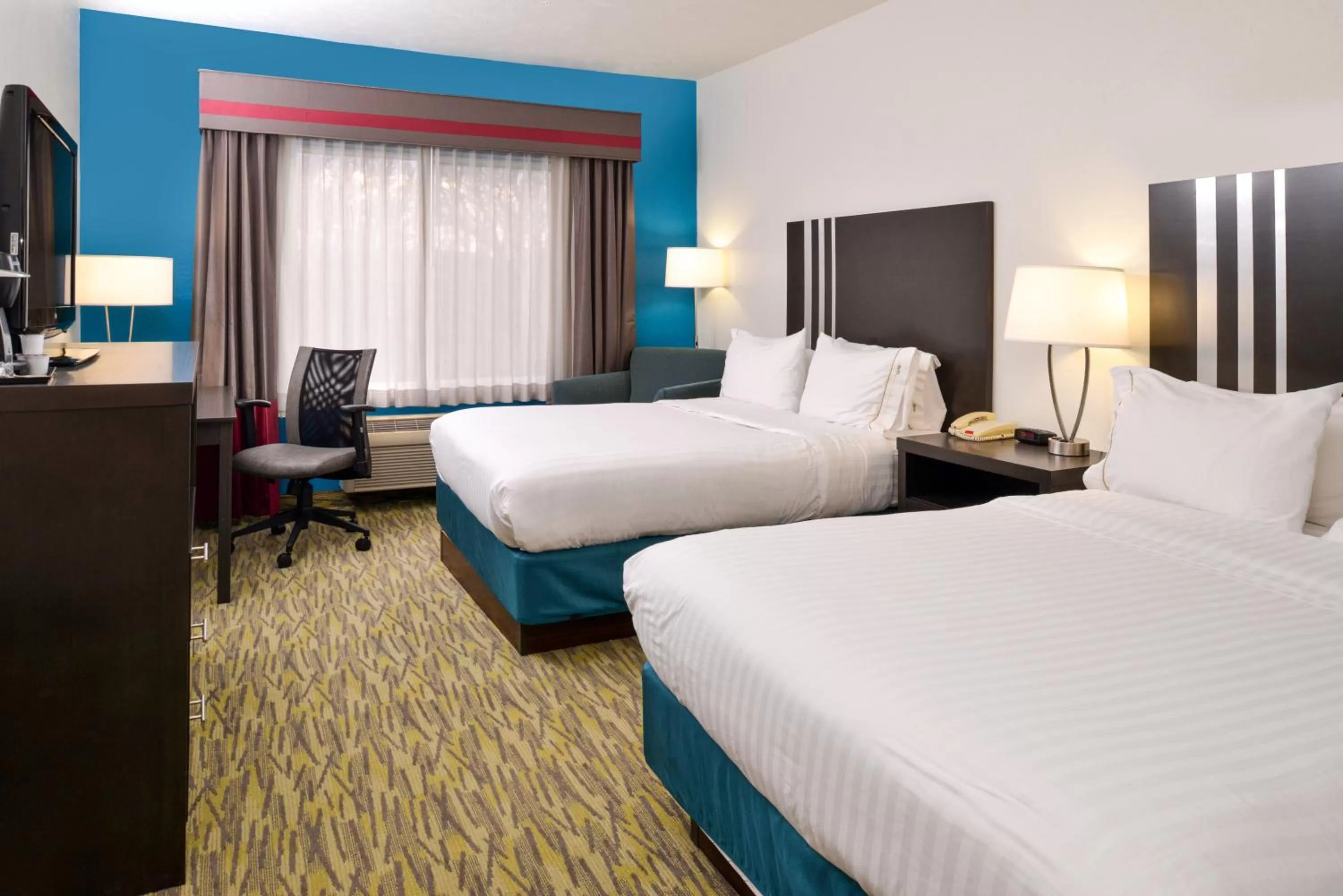 Photo of the whole room in Holiday Inn Express Hotel & Suites Omaha West by IHG