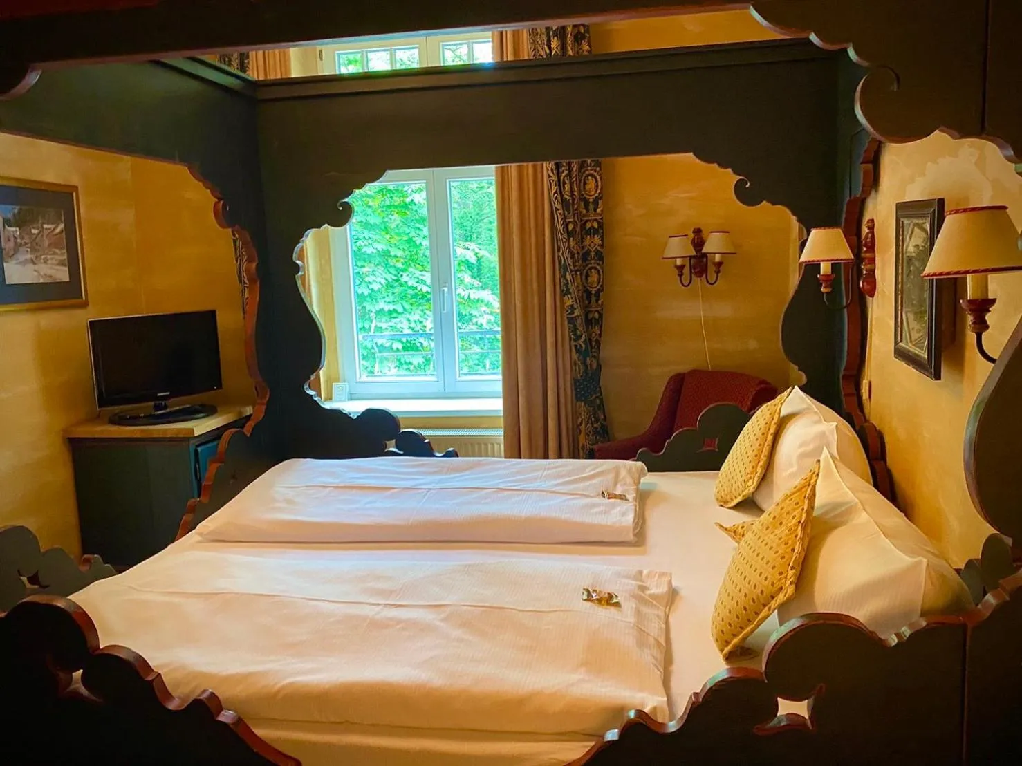 Bedroom, Bed in Hotel Kronprinz