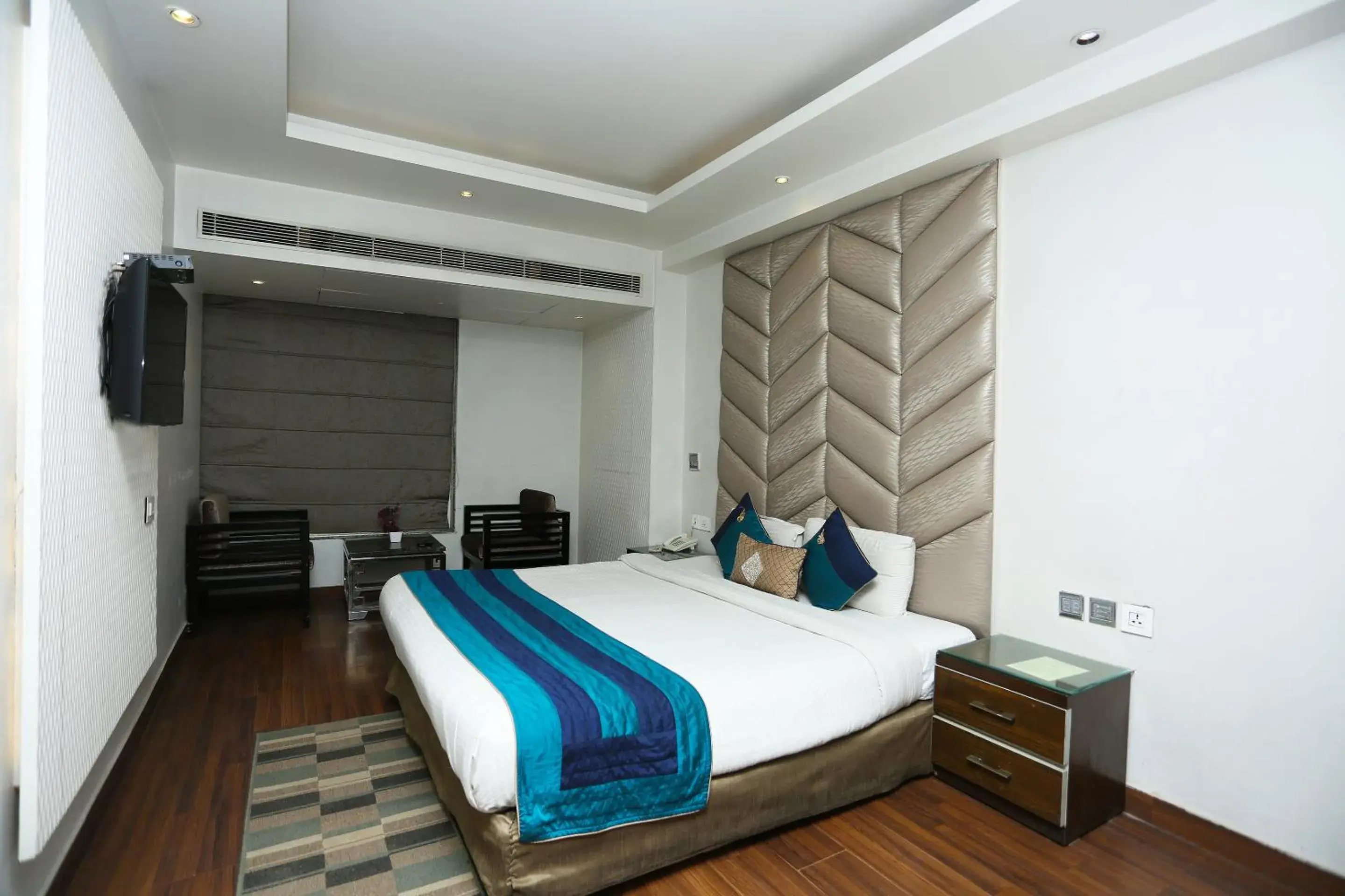 Bed in Hotel Uppal International - New Delhi Railway Station - Paharganj