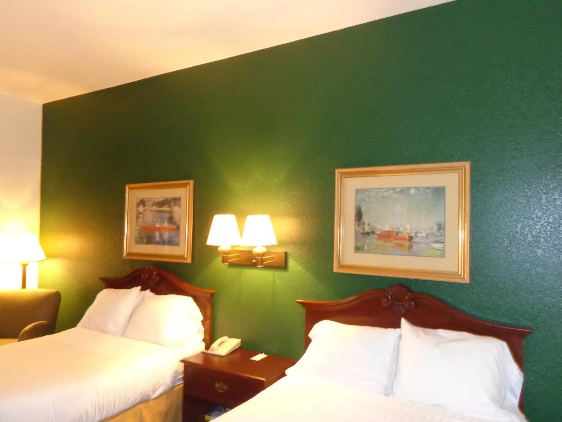 Bedroom, Bed in Ruskin Inn Tampa-Sun City Center
