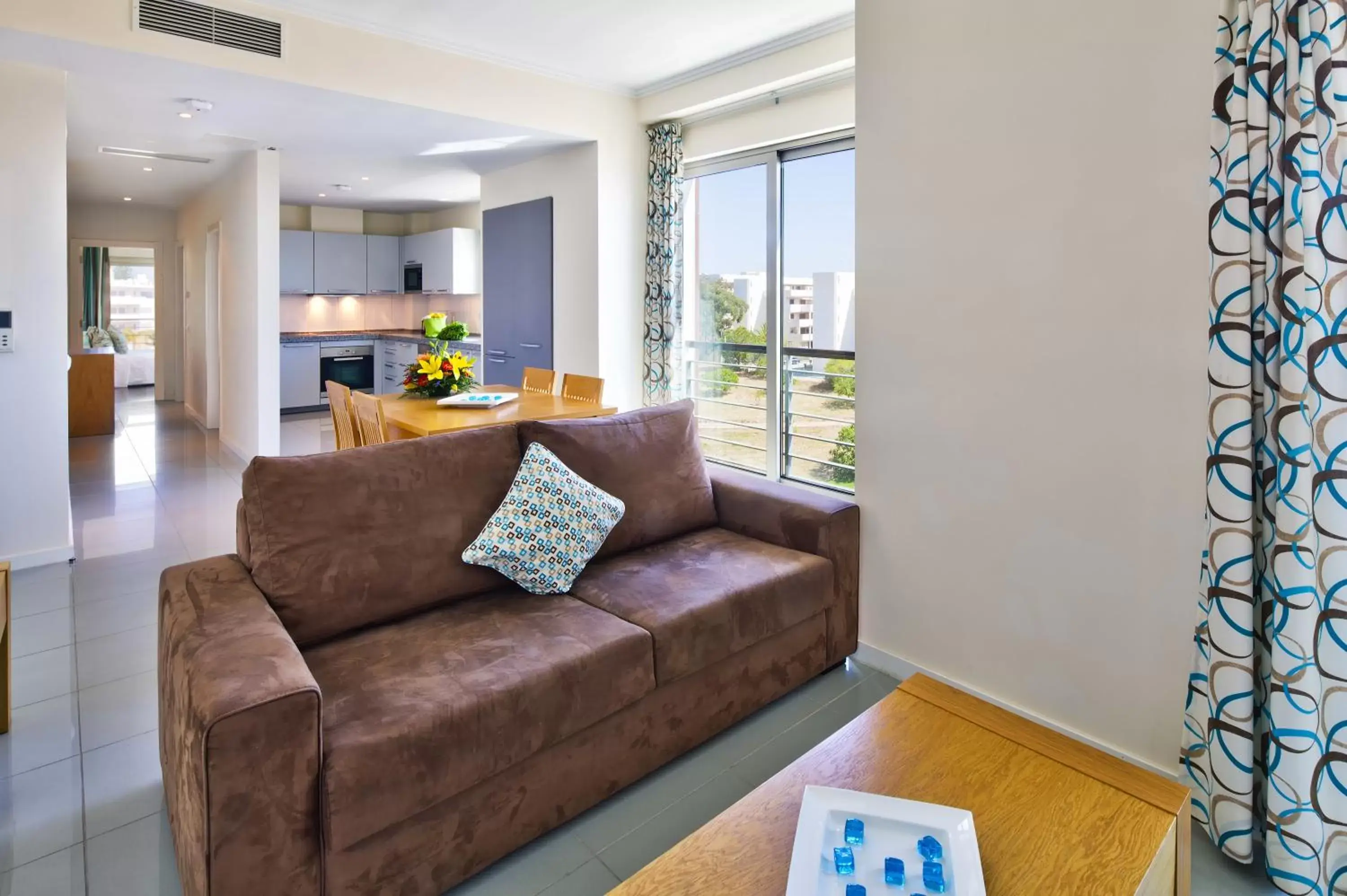 Kitchen or kitchenette, Seating Area in Villa Doris Suites