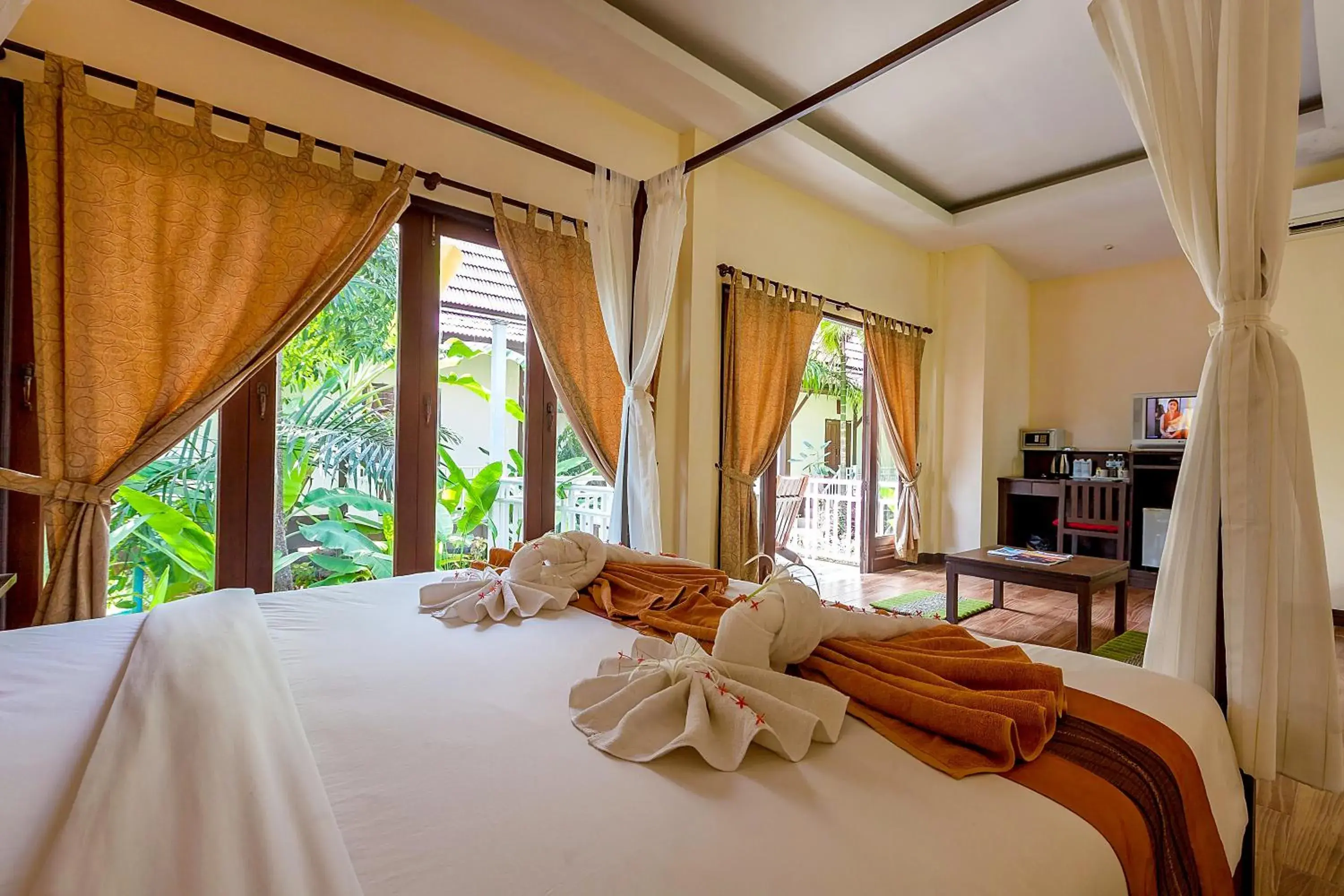 Bed in Lanta Klong Nin Beach Resort