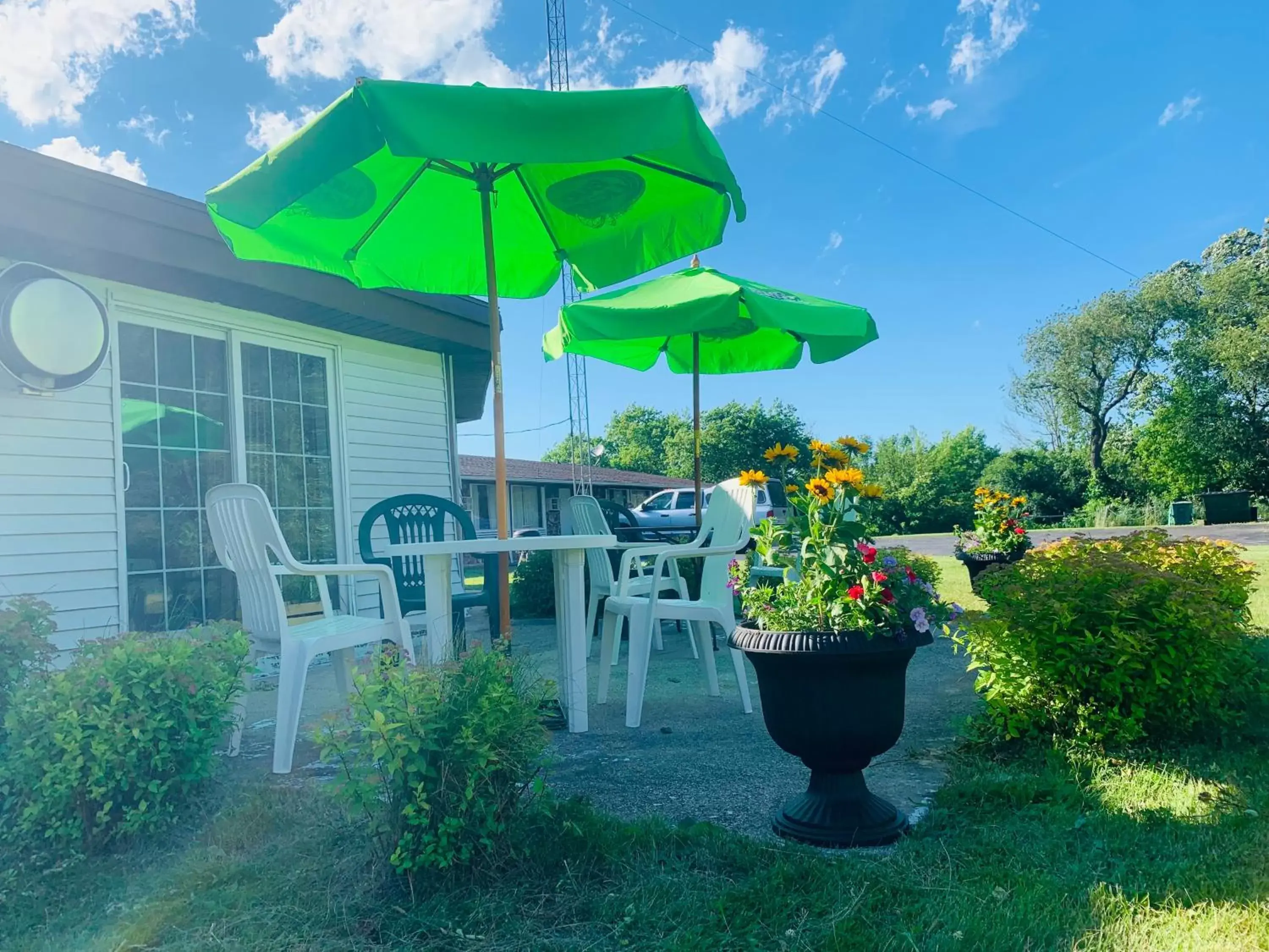 Patio in The Crossroads Motel