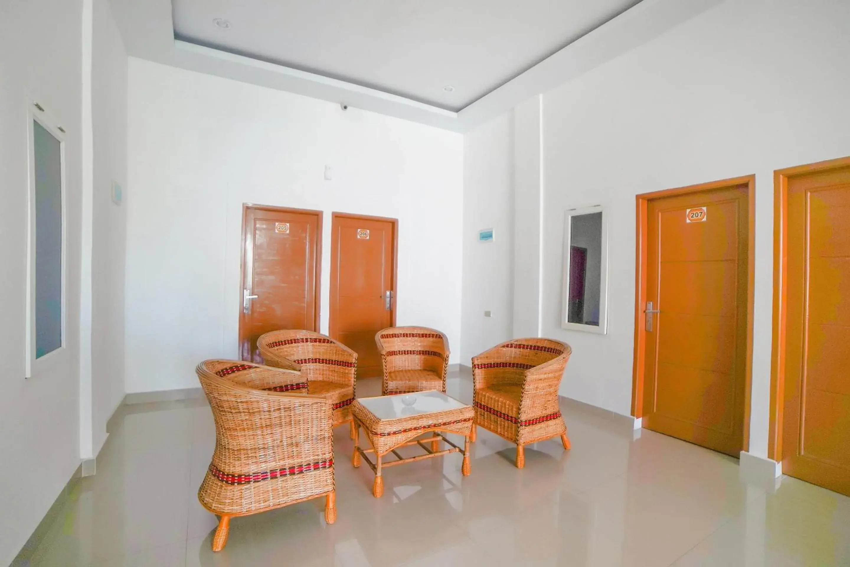 Lobby or reception, Seating Area in SUPER OYO 90457 Anara Residence & Guest House