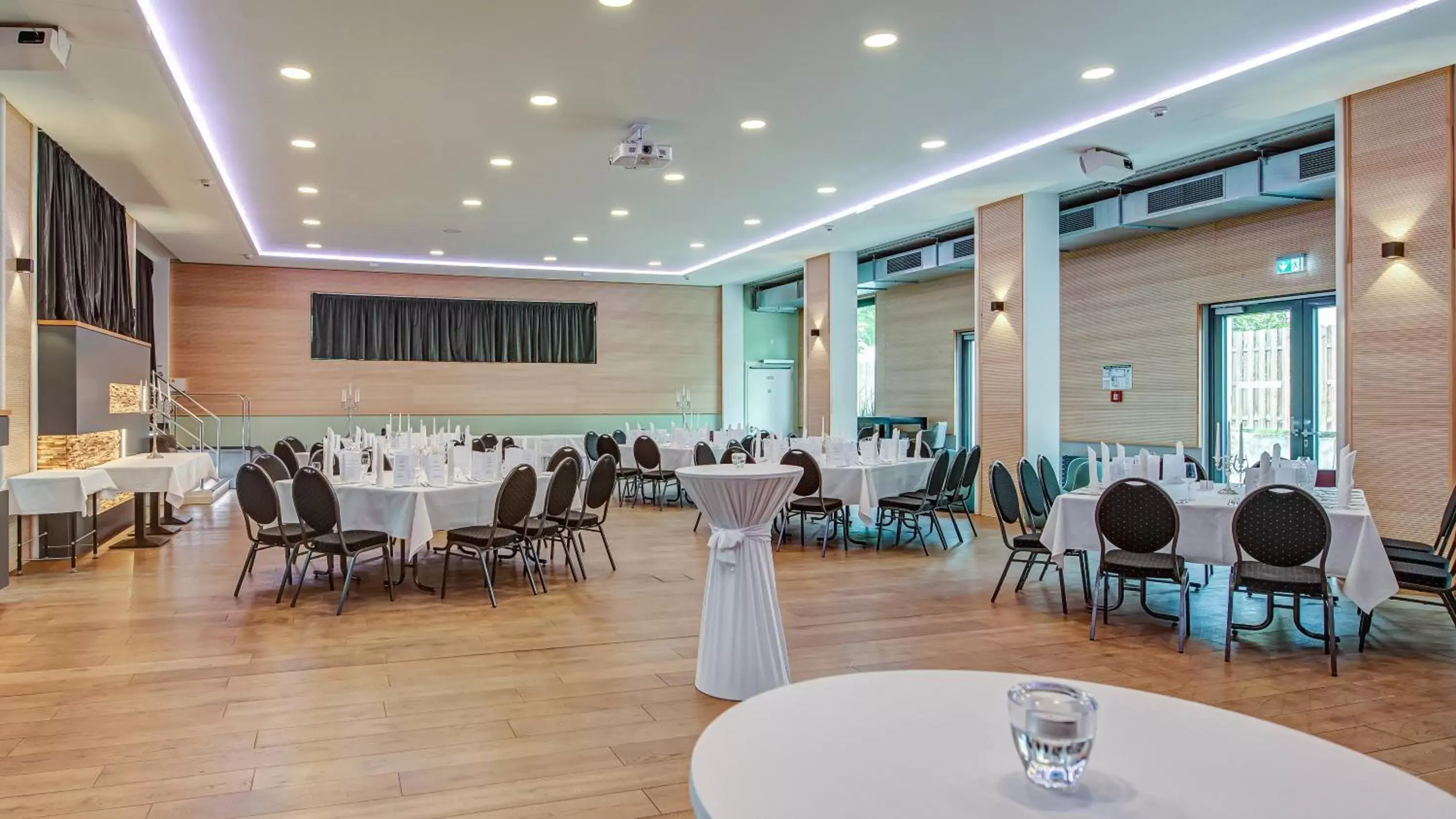 Meeting/conference room, Restaurant/Places to Eat in Landhotel Diana