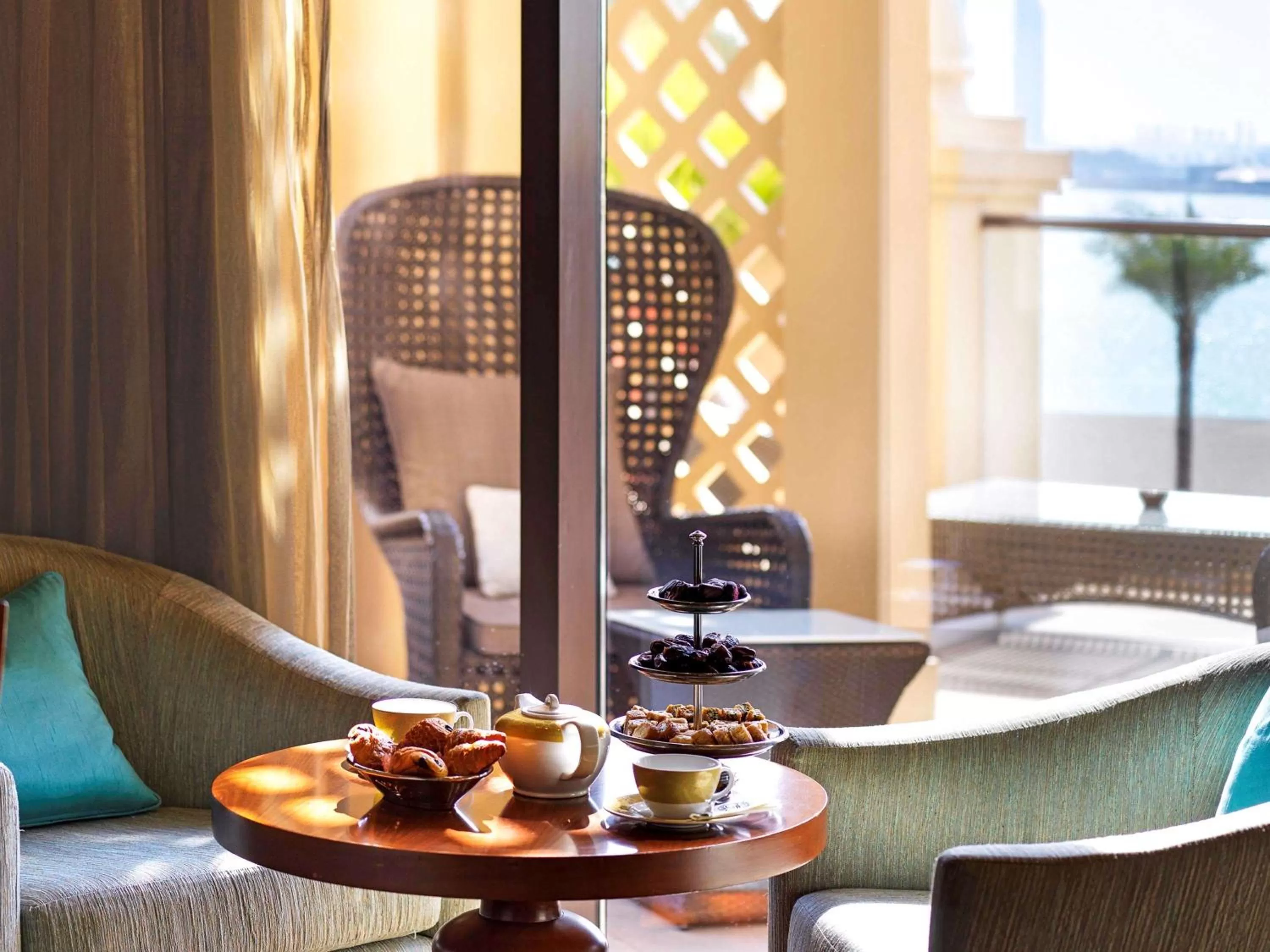 Restaurant/places to eat in Fairmont The Palm