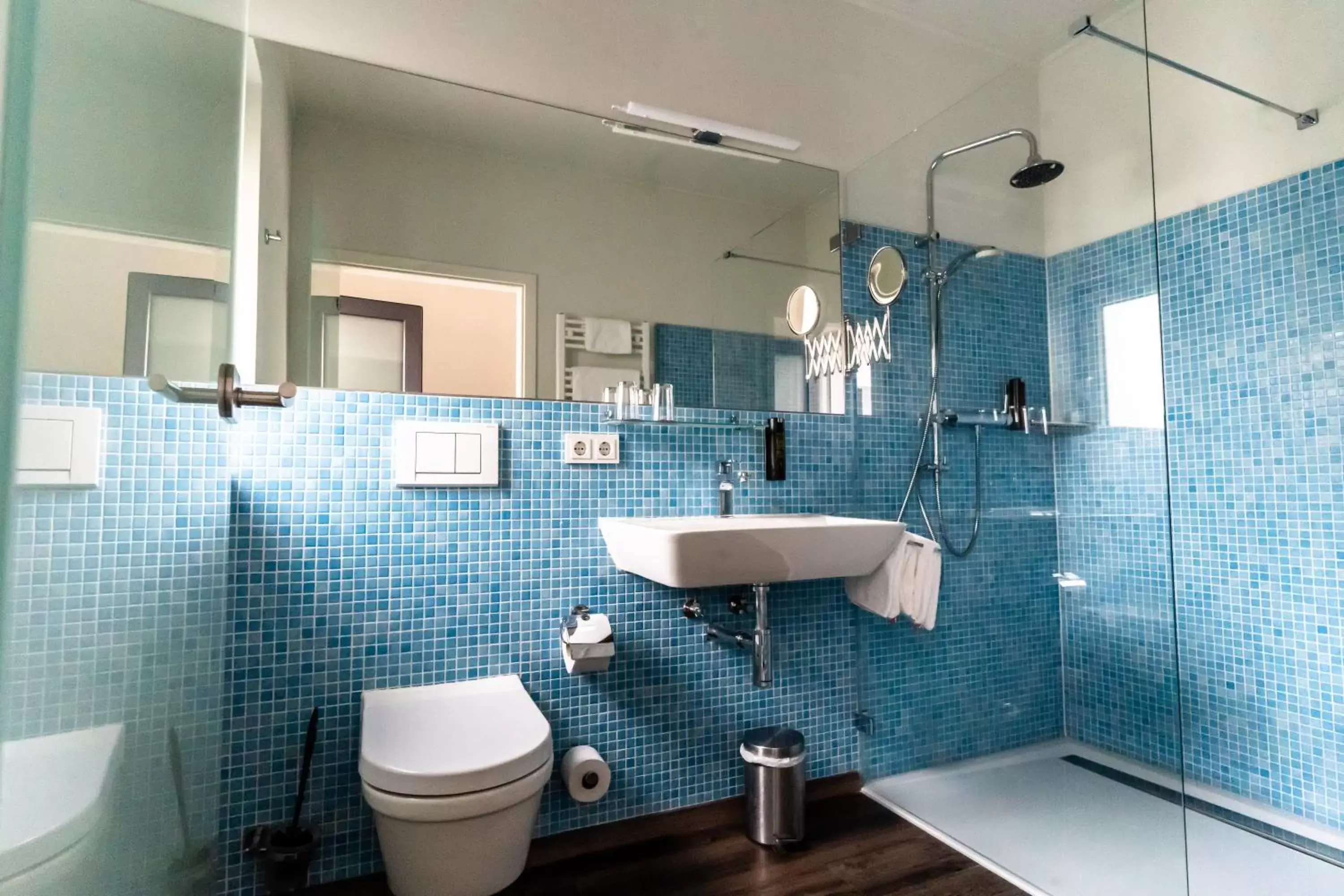 Shower, Bathroom in Privathotel Stickdorn