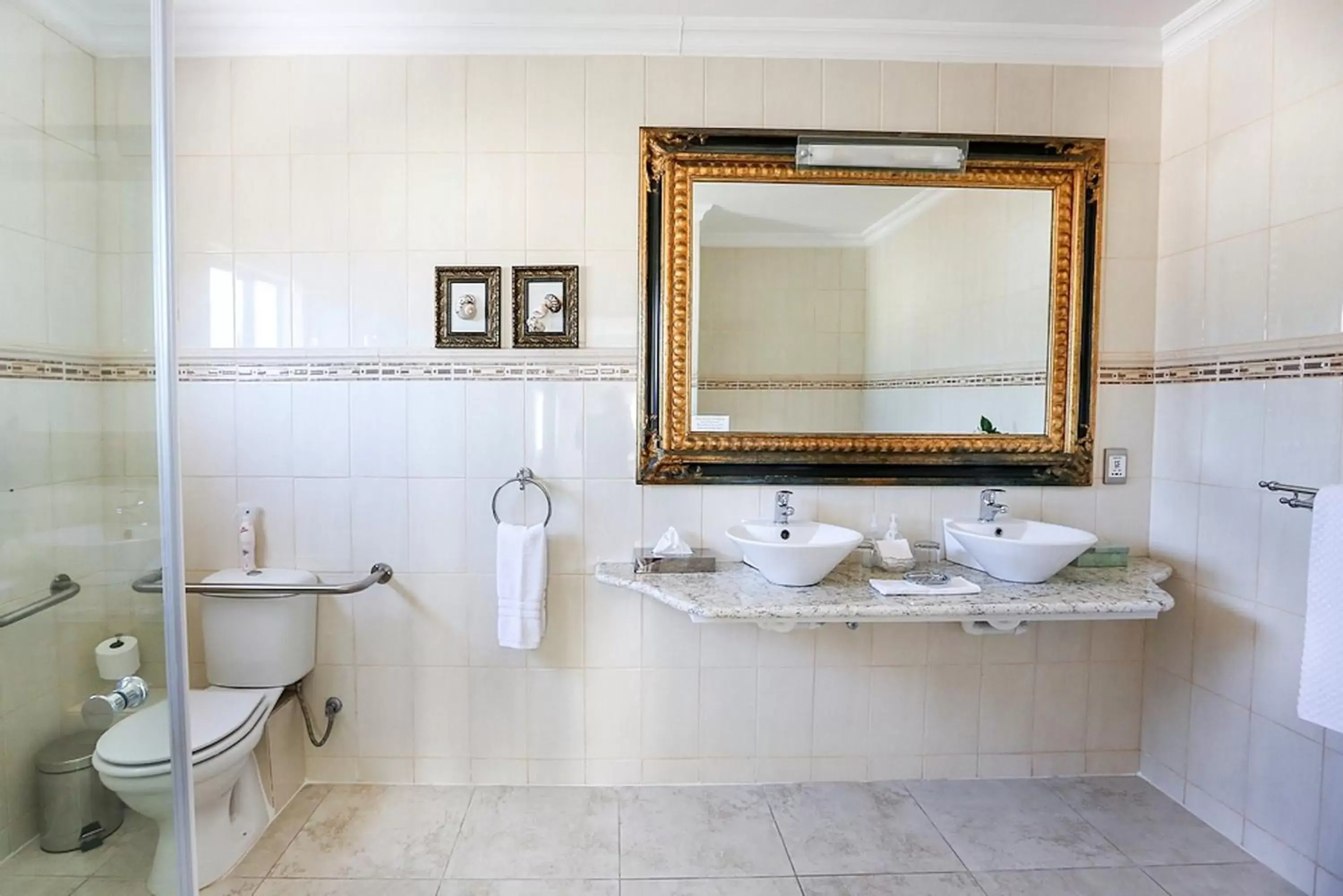 Bathroom in Misty Waves Boutique Hotel