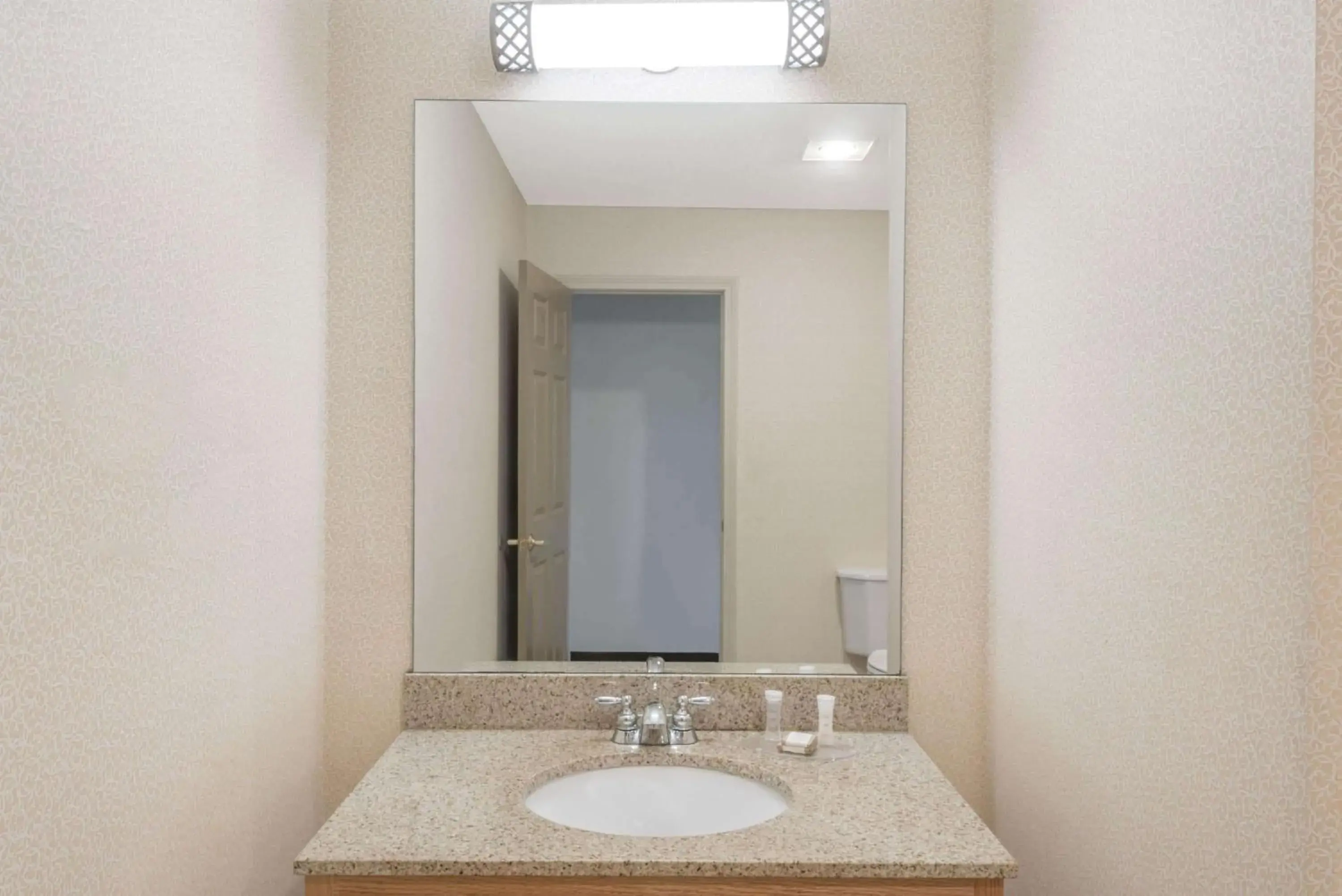 Howard Johnson by Wyndham Springfield Howard Johnson by Wyndham Springfield