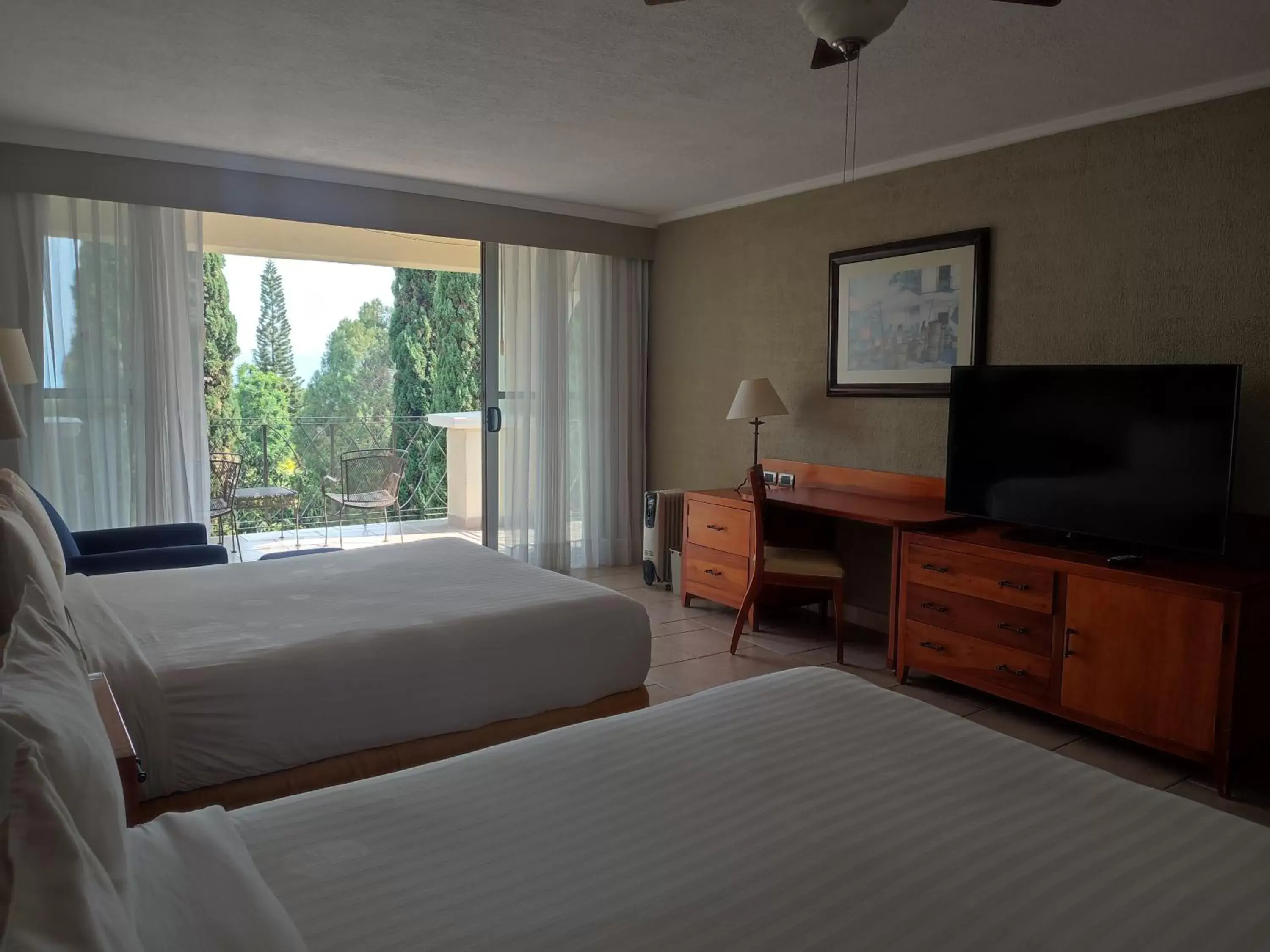 Pool view, Bed in Ixtapan de la Sal Marriott Hotel & Spa