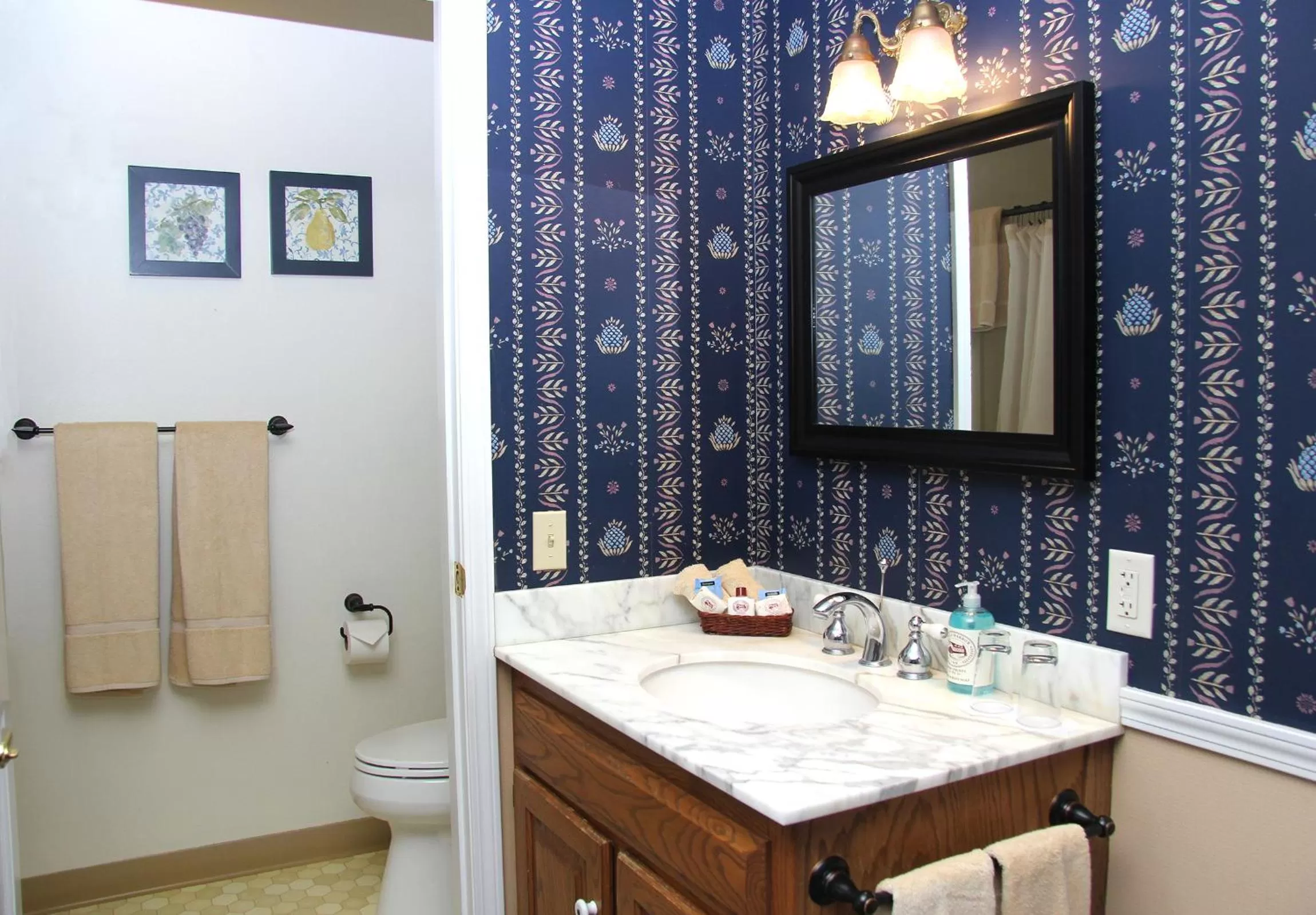 Bathroom in Eagle Harbor Inn