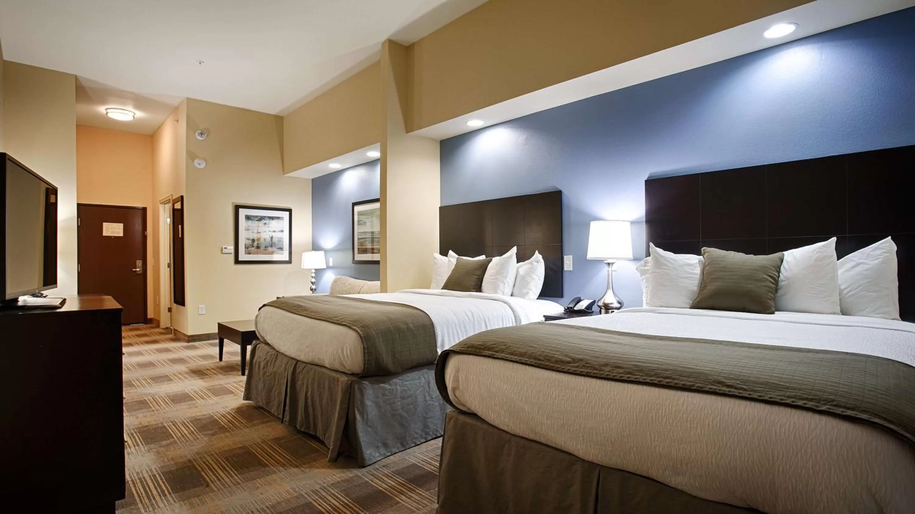Quadruple Room with Bathtub - Disability Access/Non-Smoking in Best Western Plus Fort Worth Forest Hill Inn & Suites