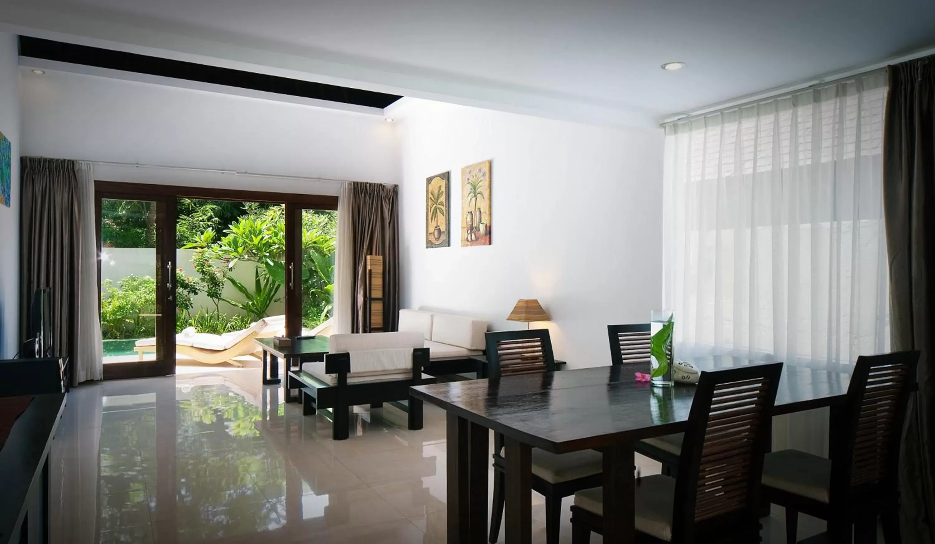 Dining Area in Kebun Villas & Resort