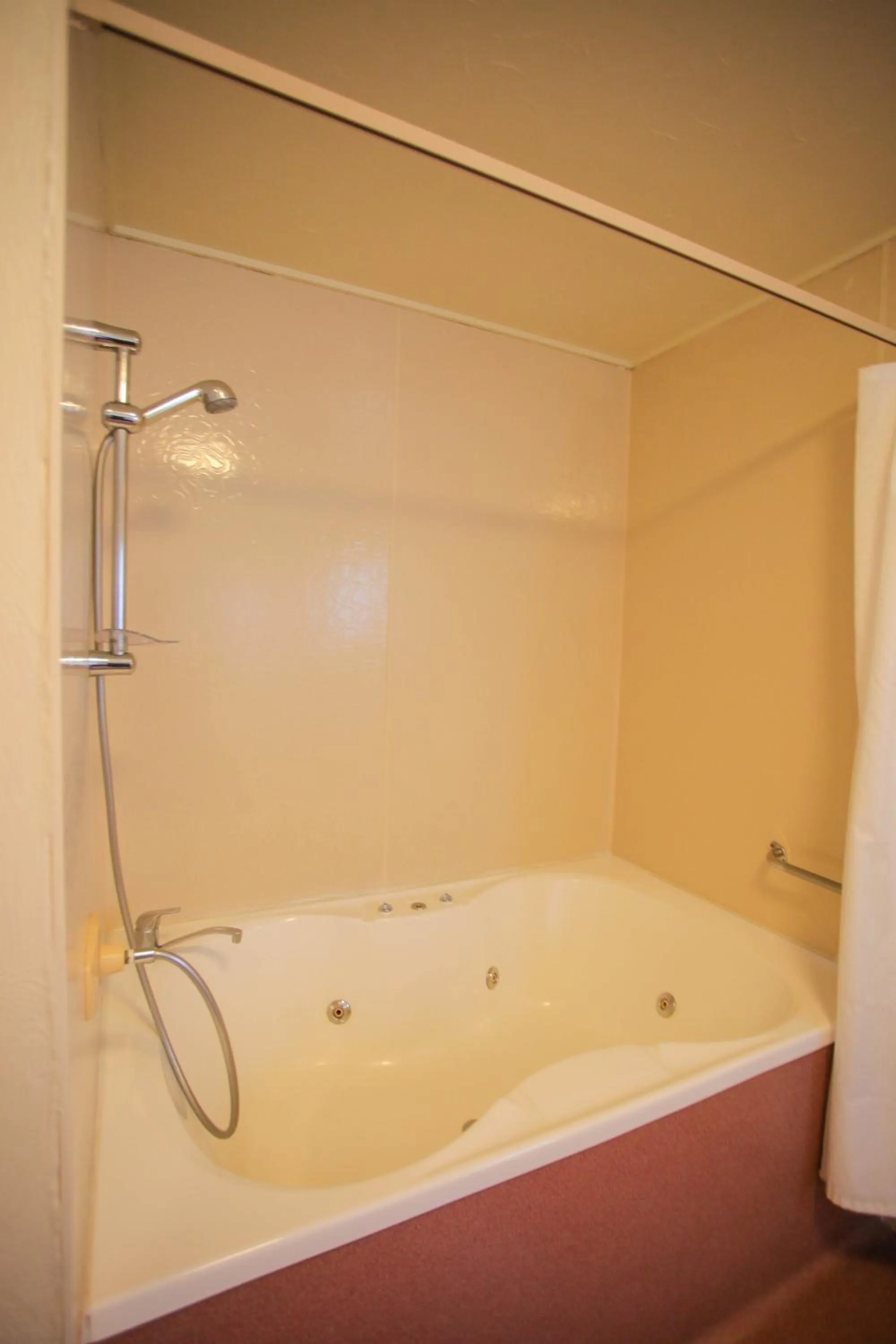Bathroom in Abbots Hamilton – Hotel and Conference Centre