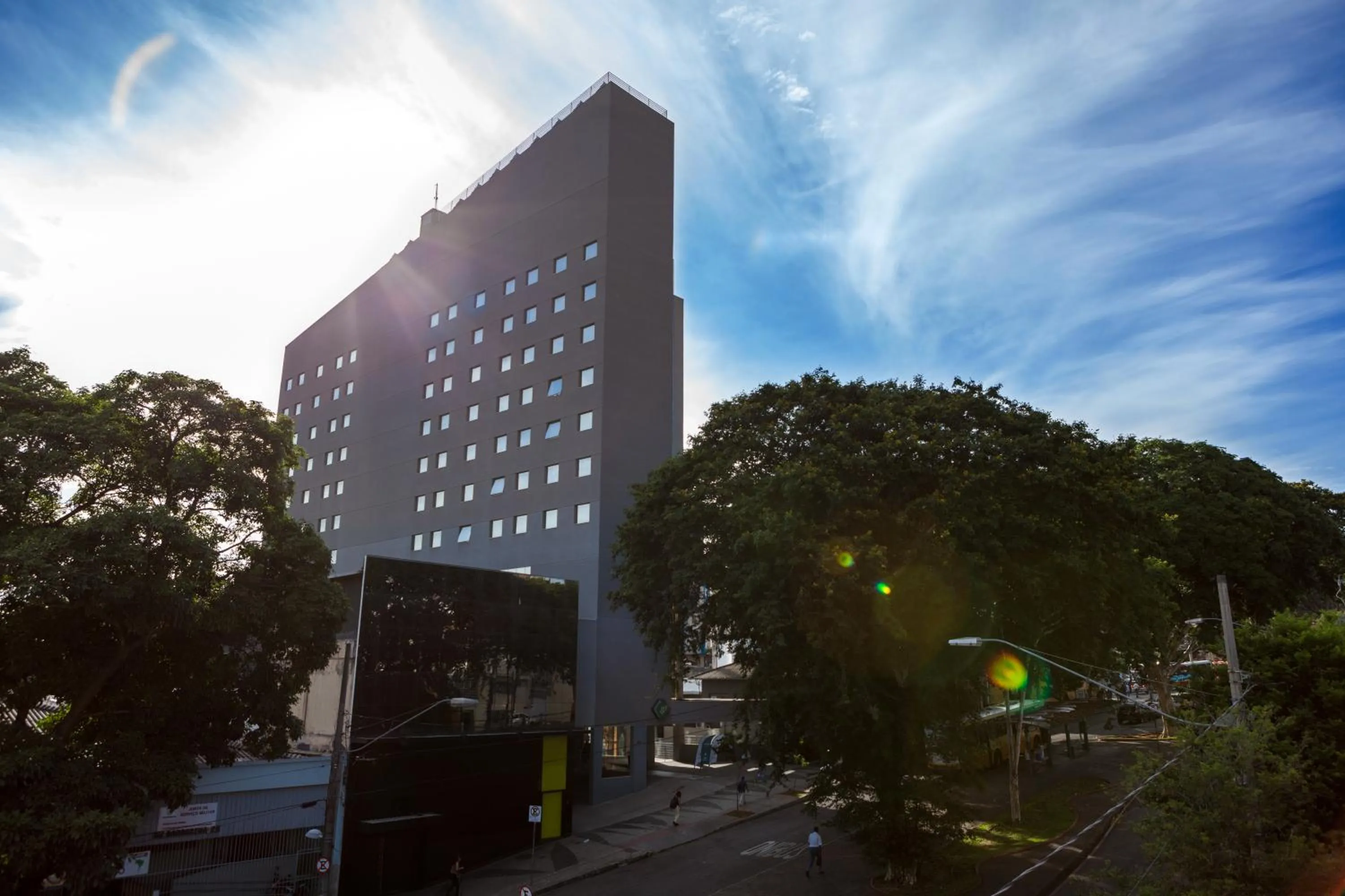 Property building in San Diego Express Barro Preto