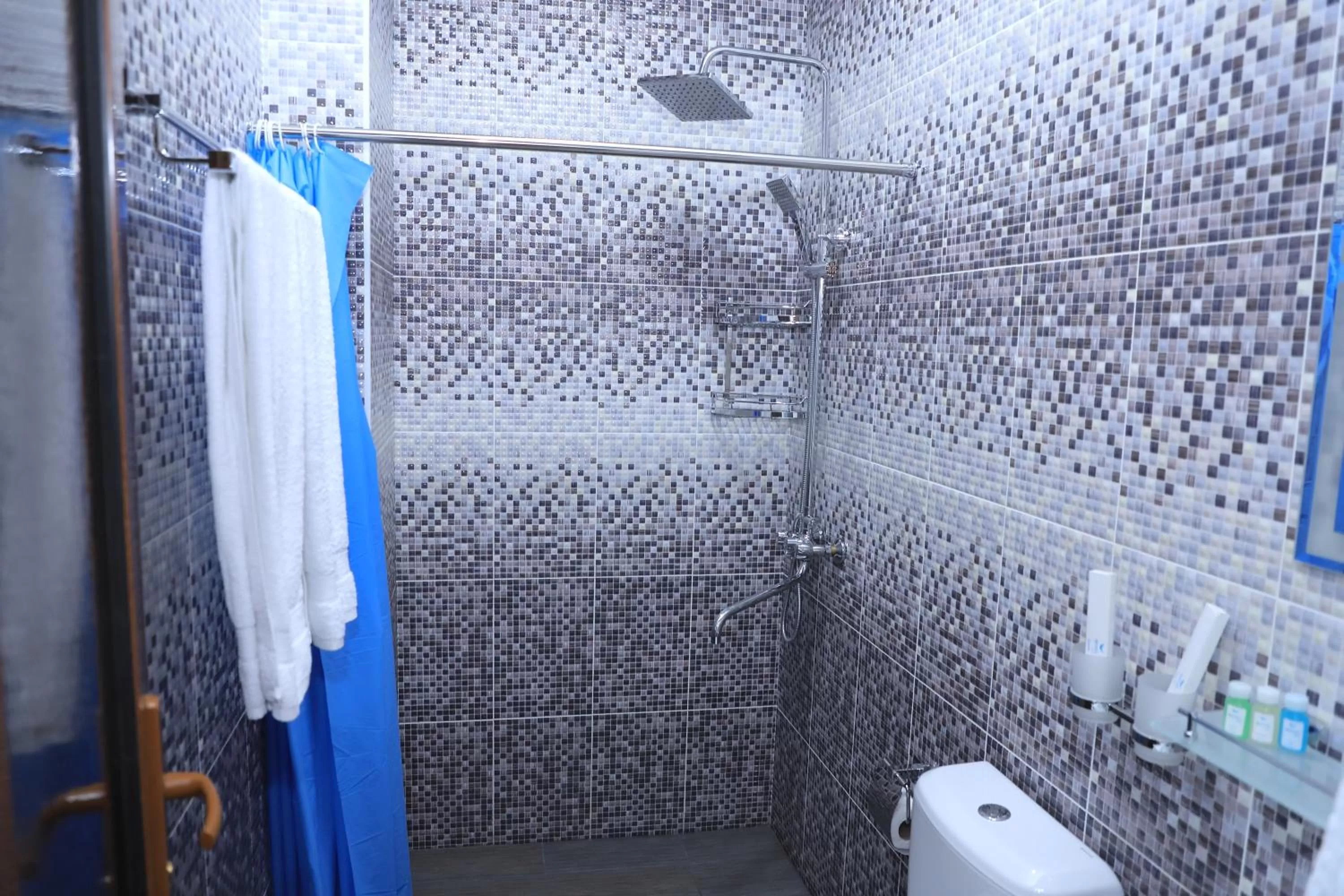 Shower in Osiyo Palace