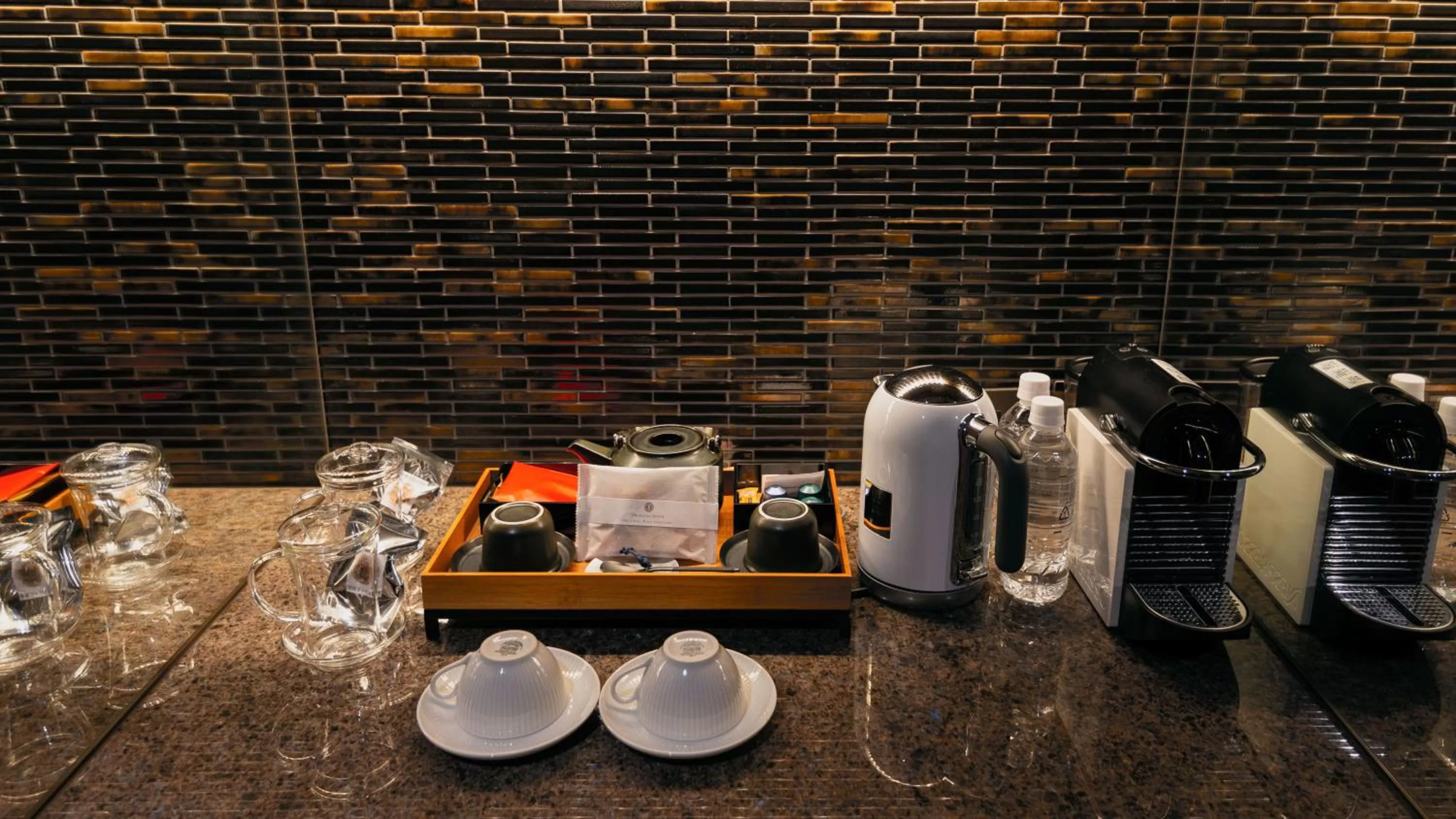 Coffee/tea facilities in Oriental Hotel