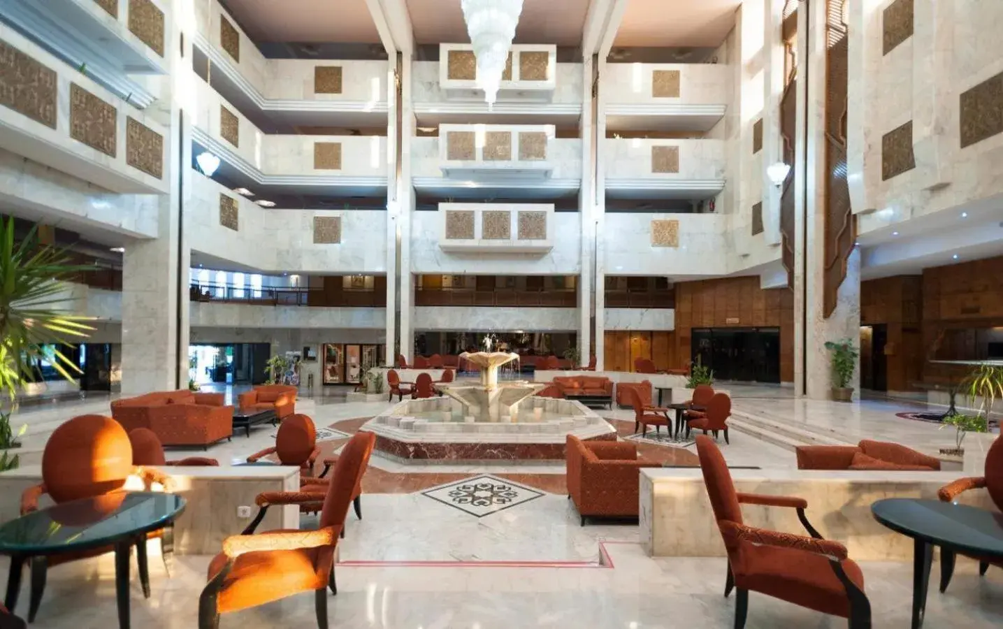 Lobby or reception, Restaurant/Places to Eat in Hotel Orient Palace