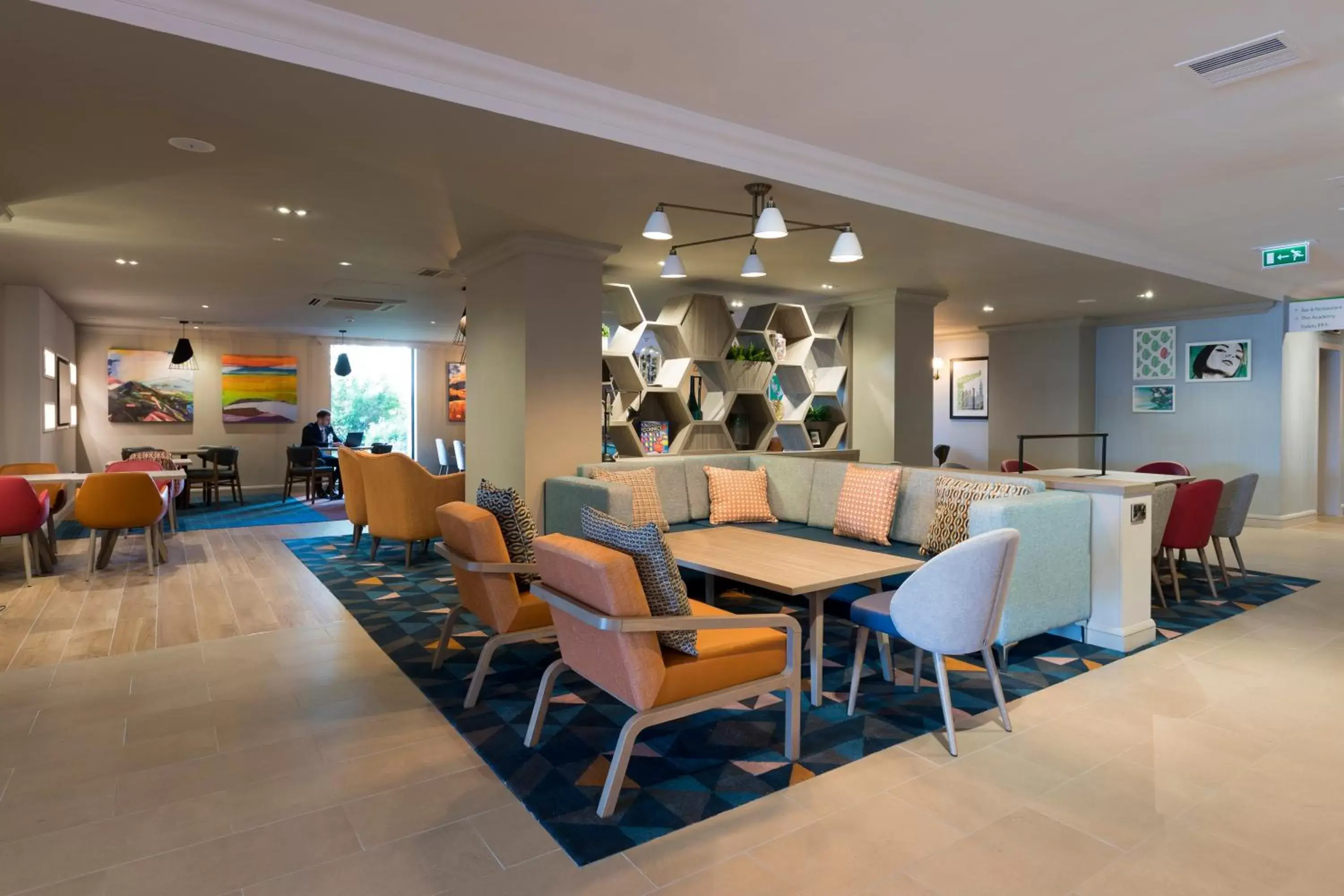 Lounge or bar in Holiday Inn - Glasgow Airport, an IHG Hotel