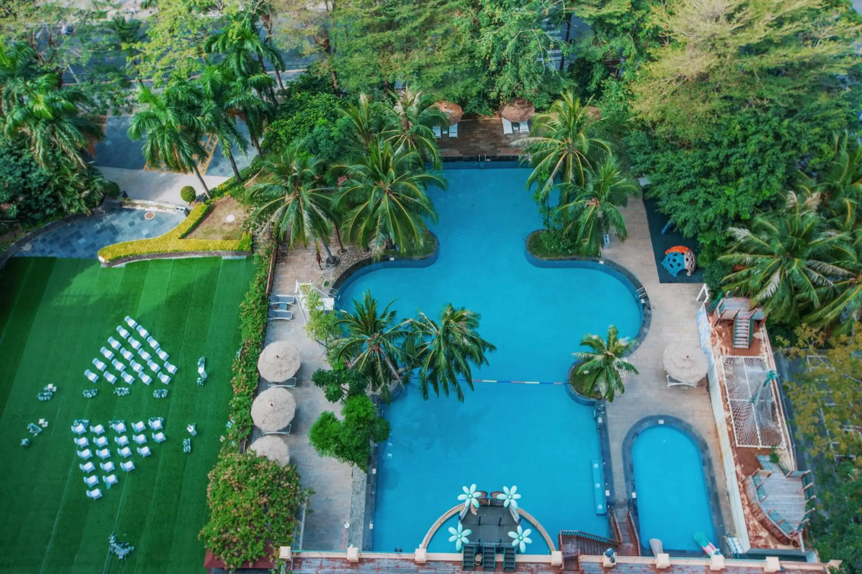 Swimming pool, Pool View in Shengyi Holiday Villa Hotel