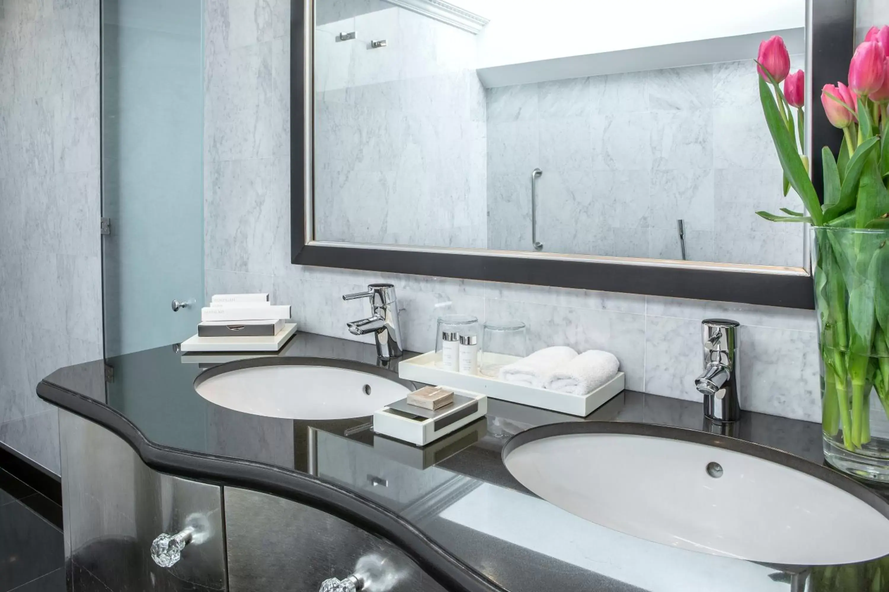 Photo of the whole room, Bathroom in InterContinental Porto - Palacio das Cardosas, an IHG Hotel