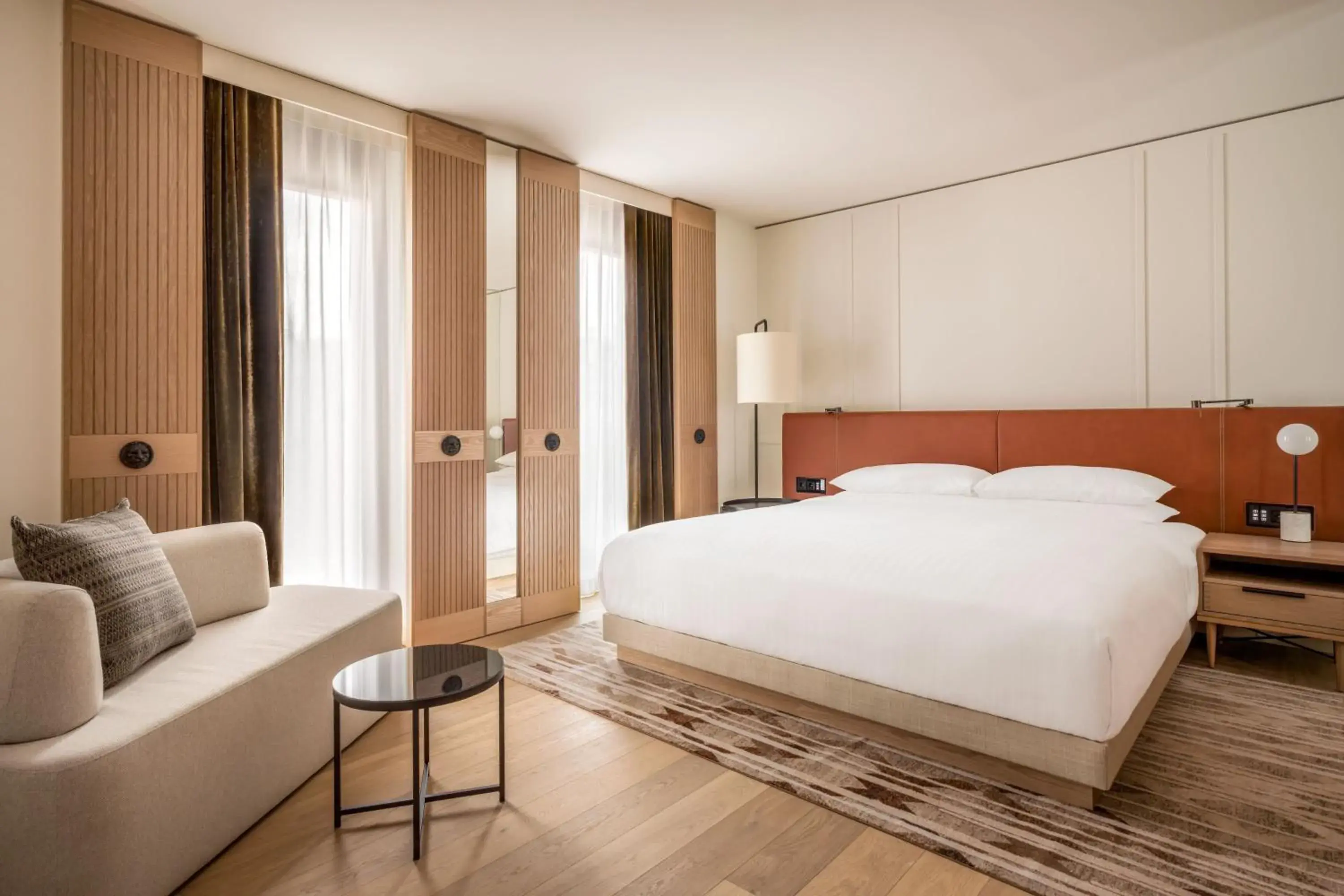 Photo of the whole room, Bed in Munich Marriott Hotel City West