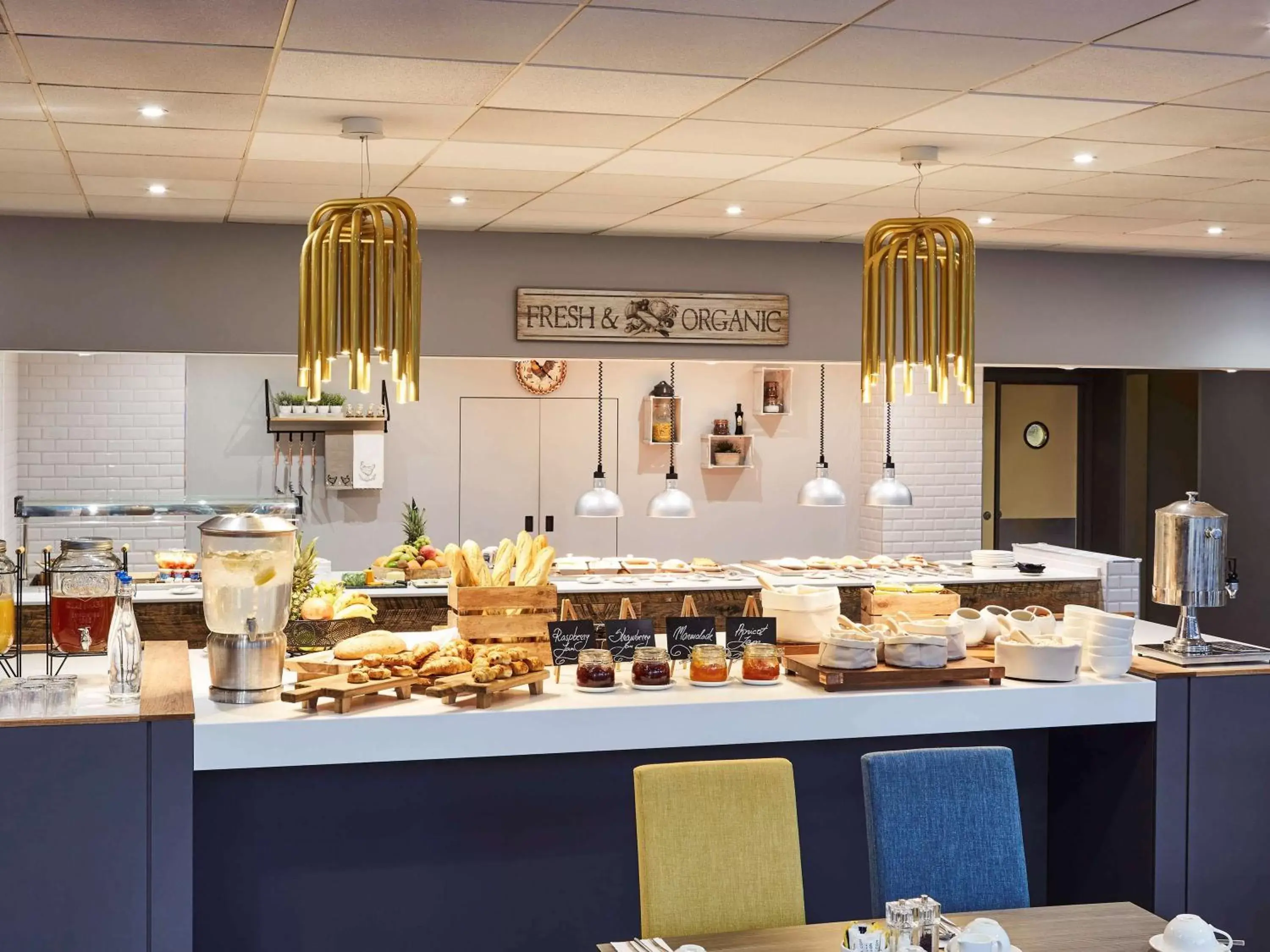 Restaurant/Places to Eat in Novotel Wolverhampton City Centre