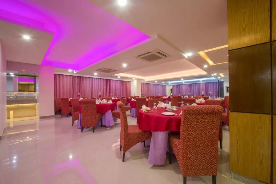 Restaurant/places to eat in Hotel Mira Garden