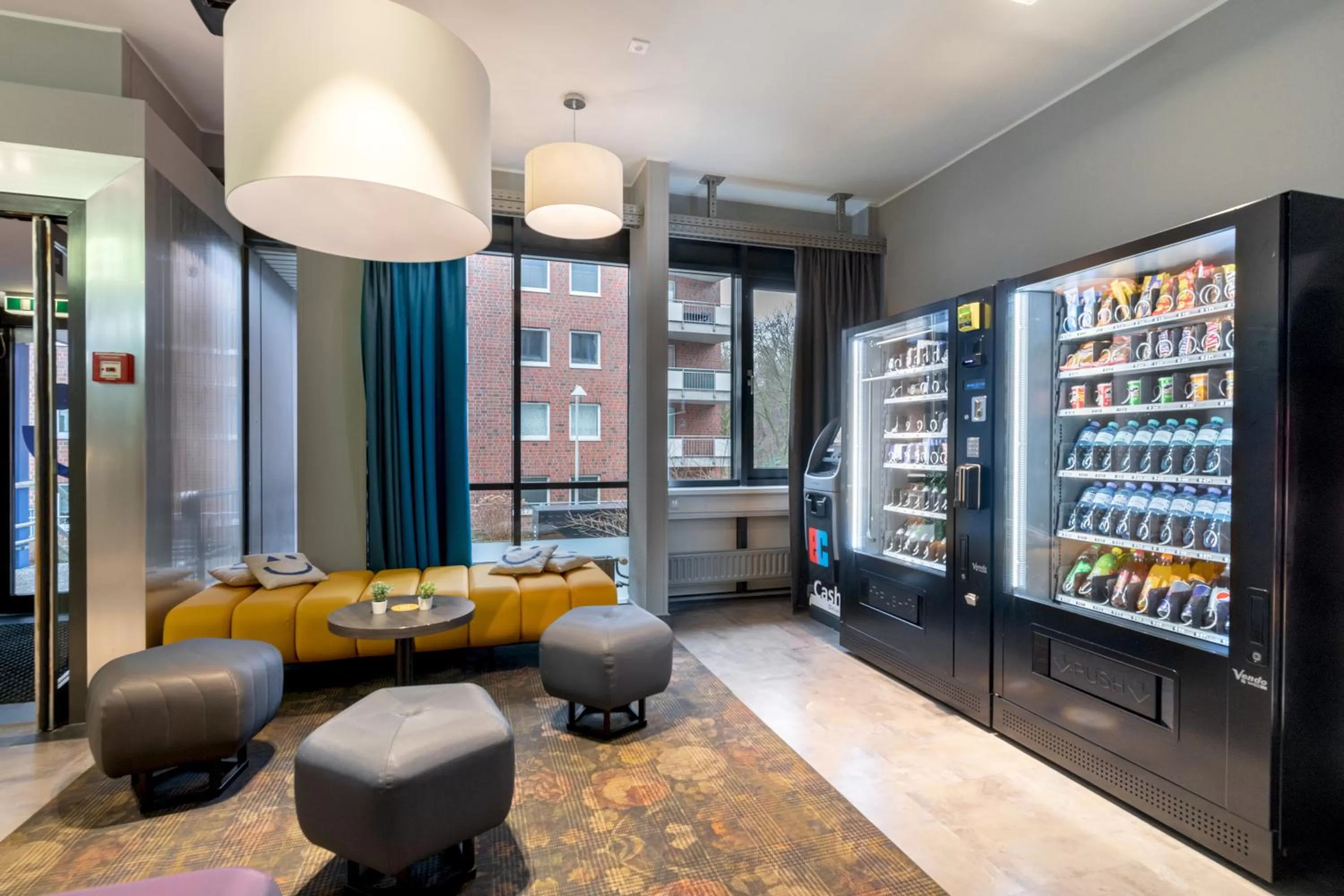 Lounge or bar in a&o Hamburg Hammer Kirche