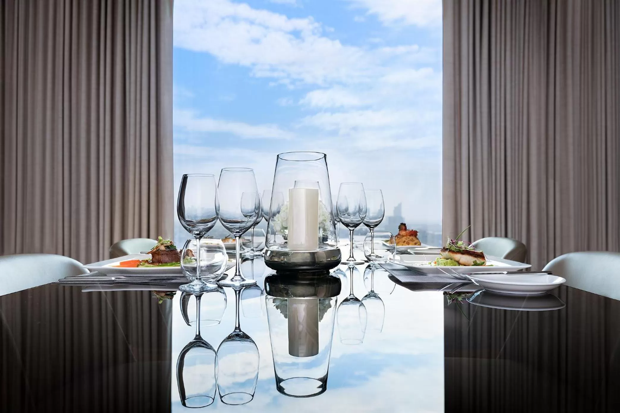 Dining area in Avani Plus Riverside Bangkok Hotel