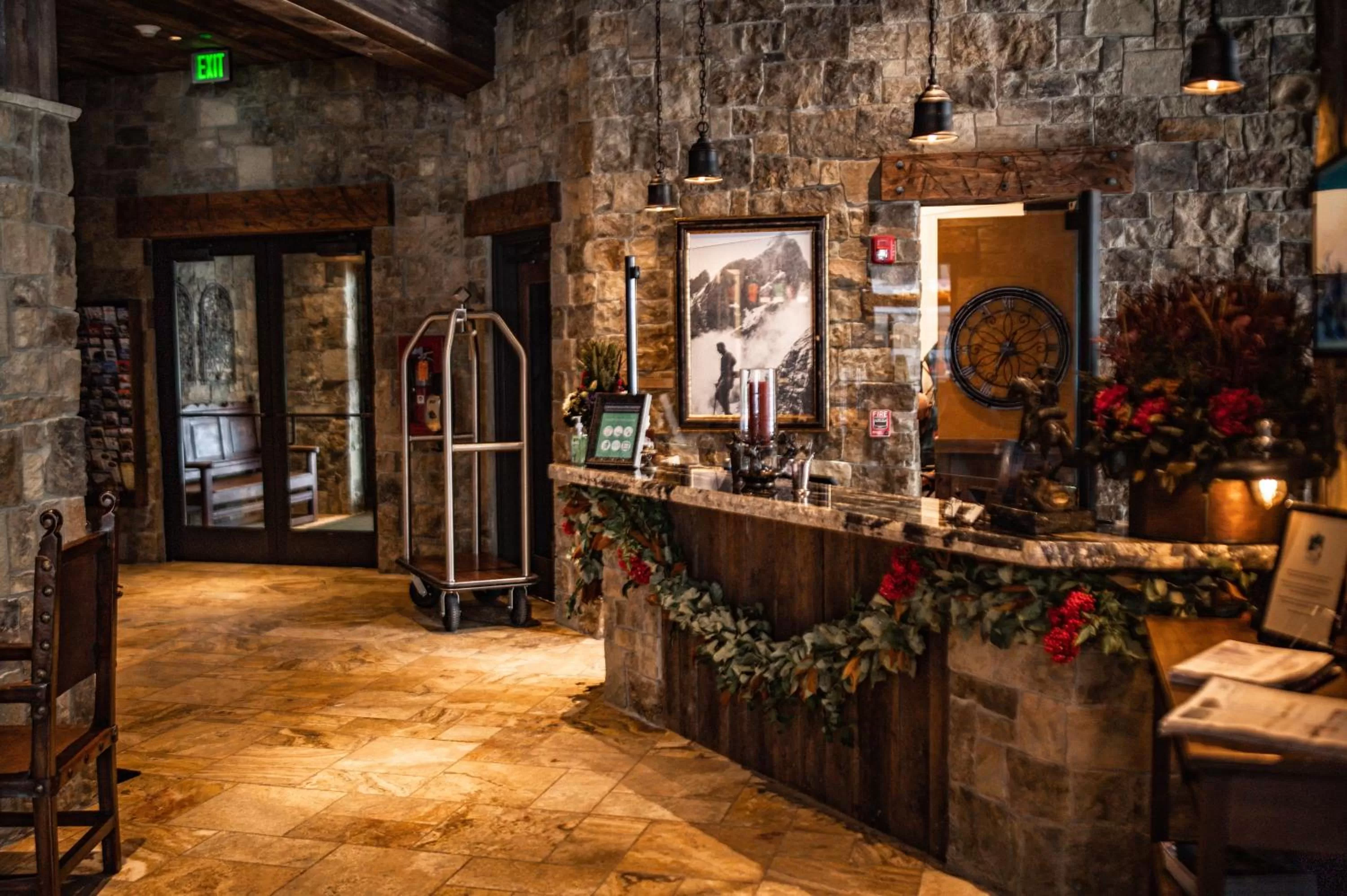 Lobby or reception in Elk Country Inn