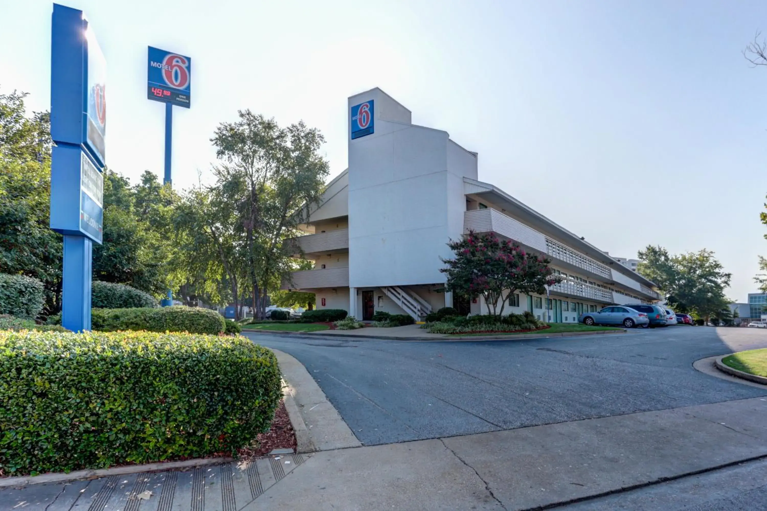 Facade/entrance, Property Building in Motel 6-Memphis, TN - Downtown