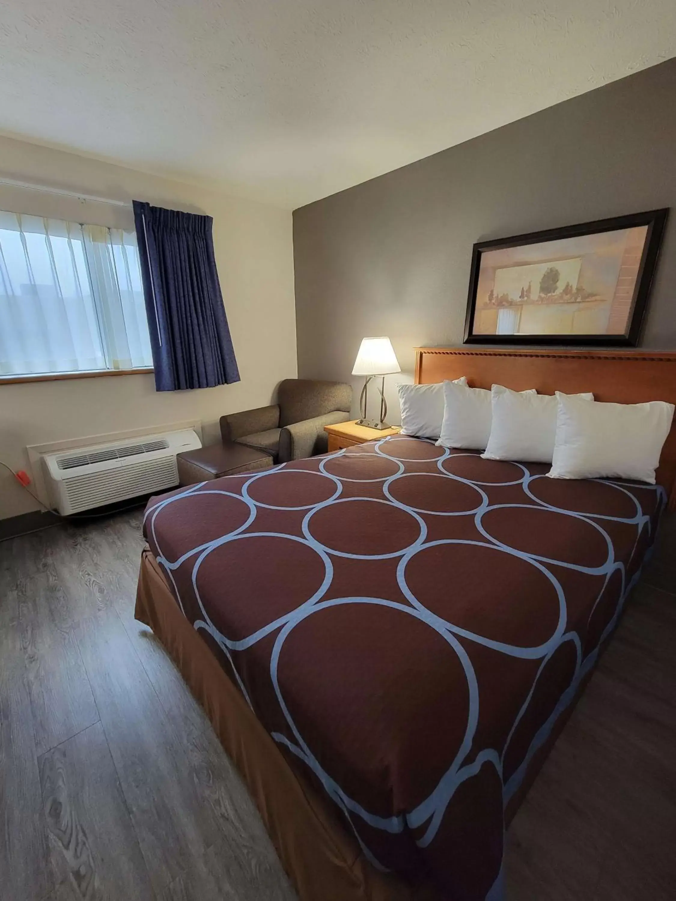 Bedroom, Bed in SureStay Plus Hotel by Best Western Grand Island