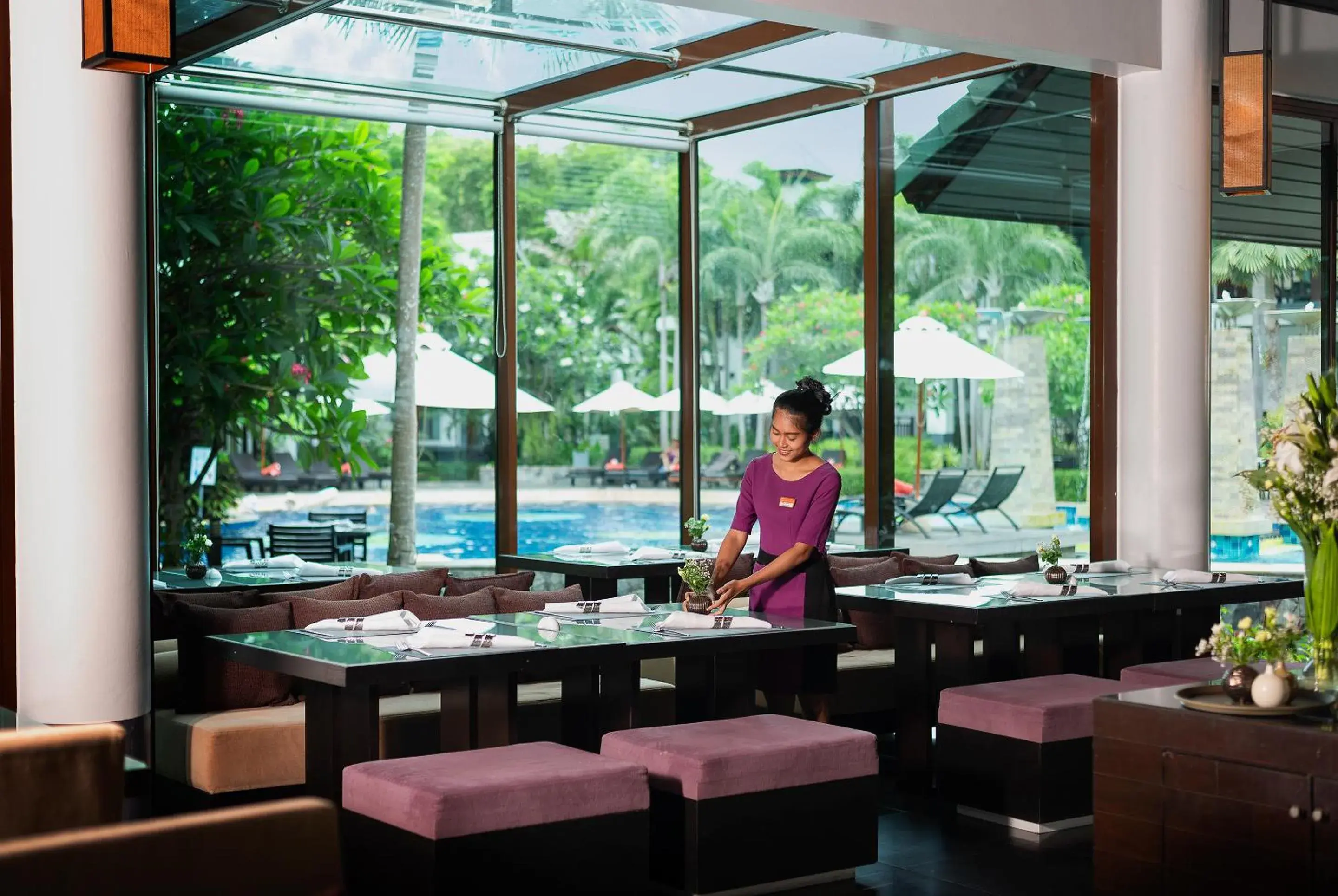 Restaurant/Places to Eat in The Zign Hotel Premium Villa